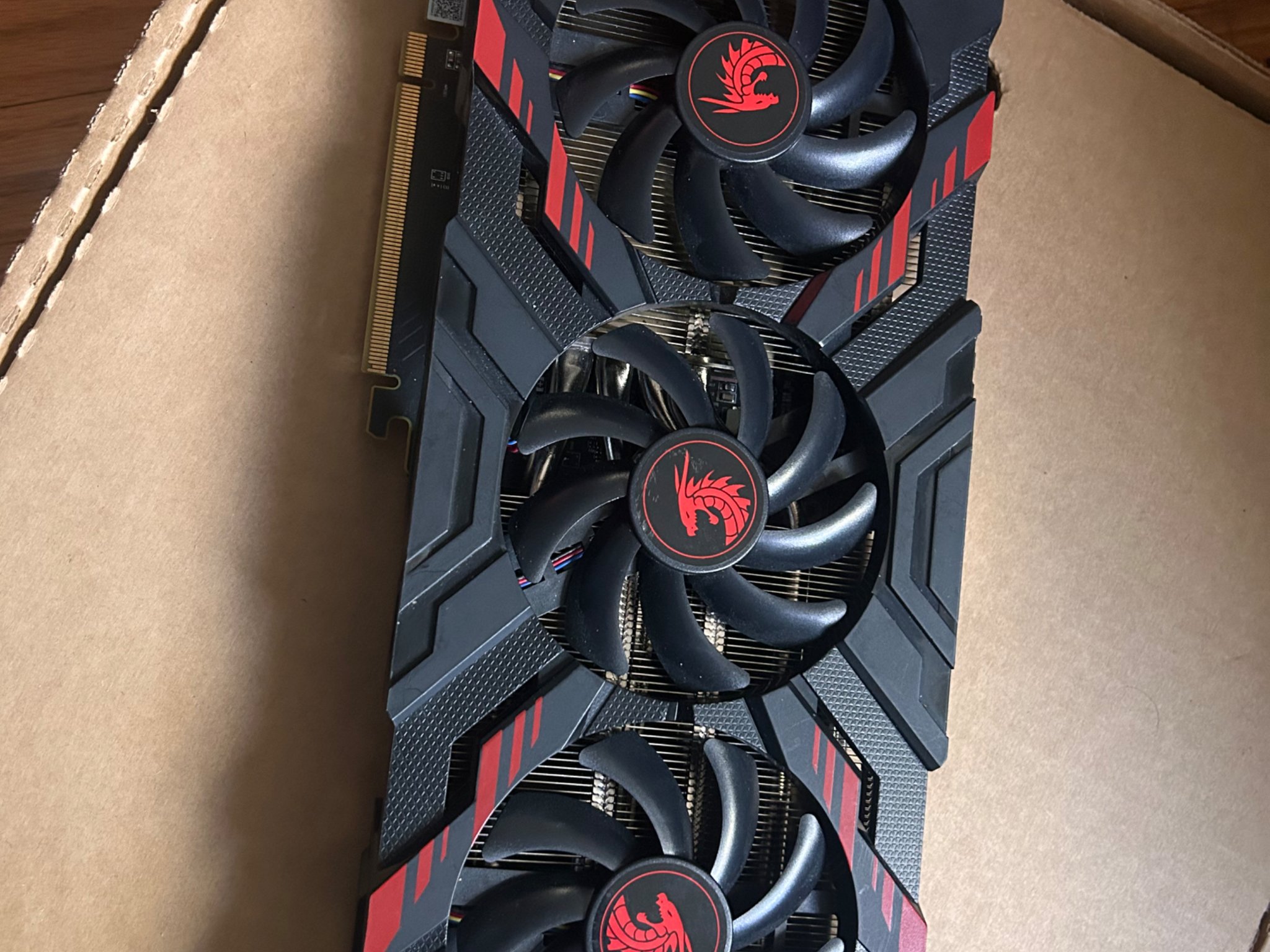 amd powercolor red devil vega 56 *not working for parts or display*