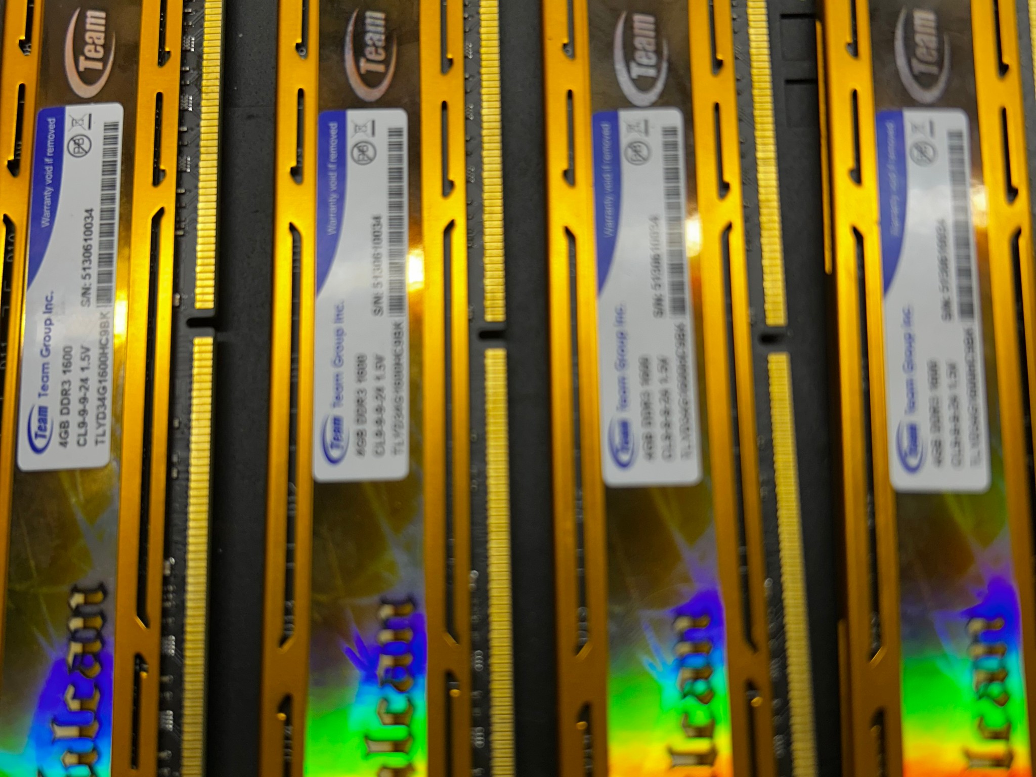 OLD STOCK GOOD CONDITION DDR3 MEMORY 4x4gigabyes