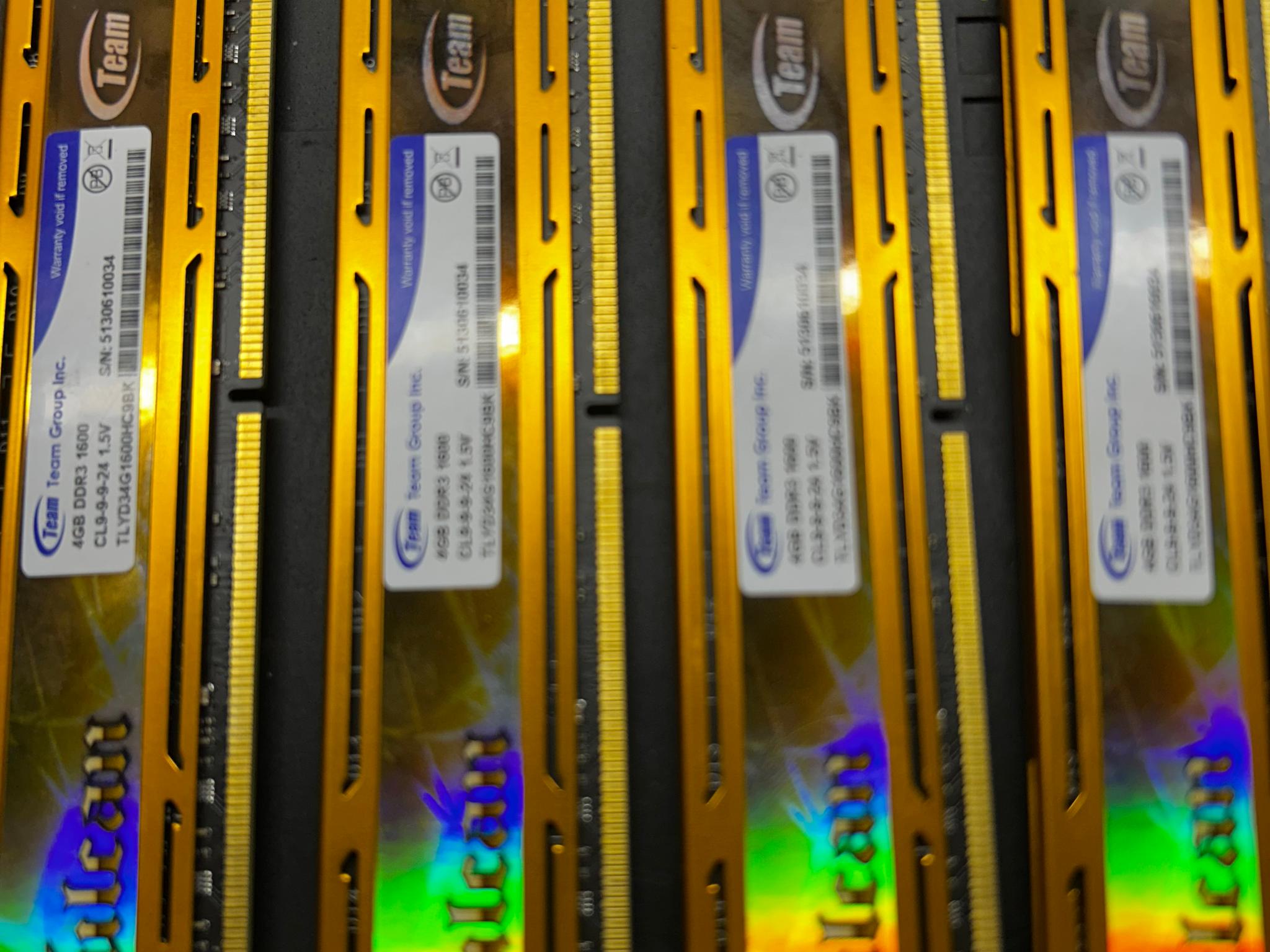 OLD STOCK GOOD CONDITION DDR3 MEMORY 4x4gigabyes