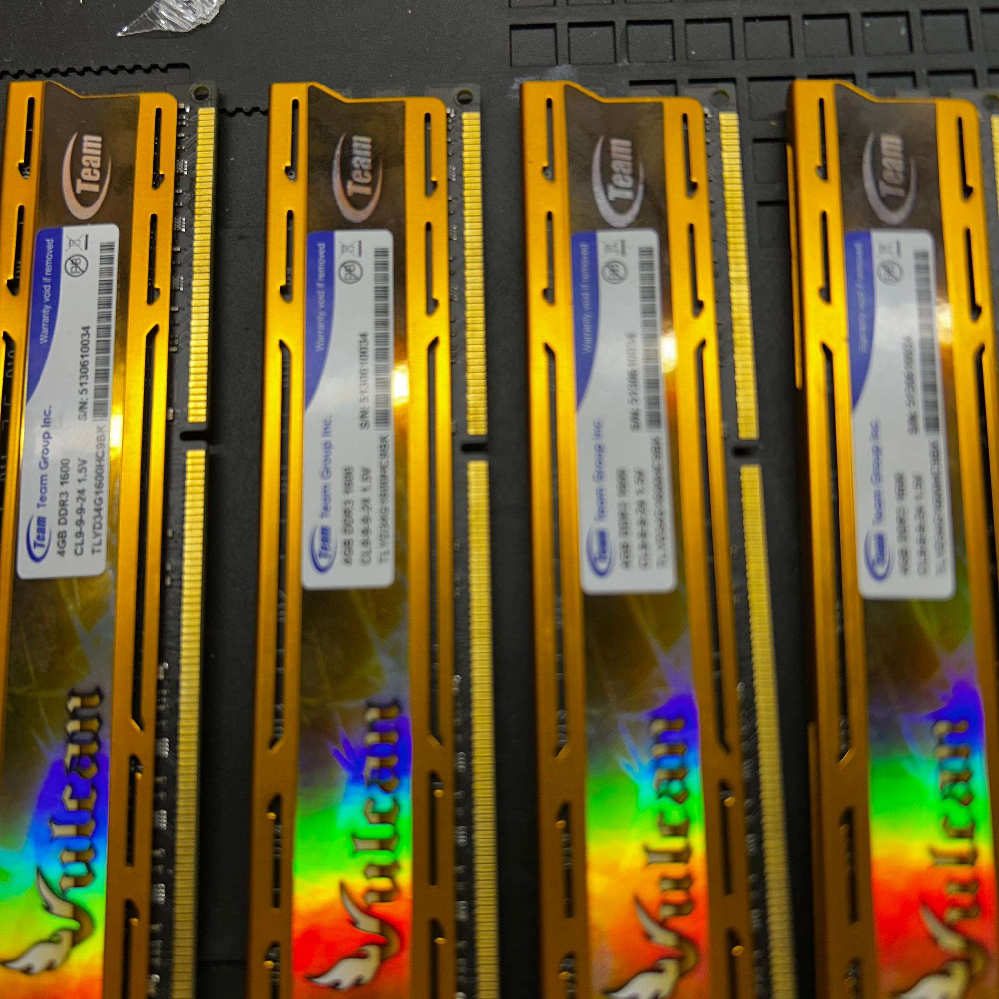 OLD STOCK GOOD CONDITION DDR3 MEMORY 4x4gigabyes