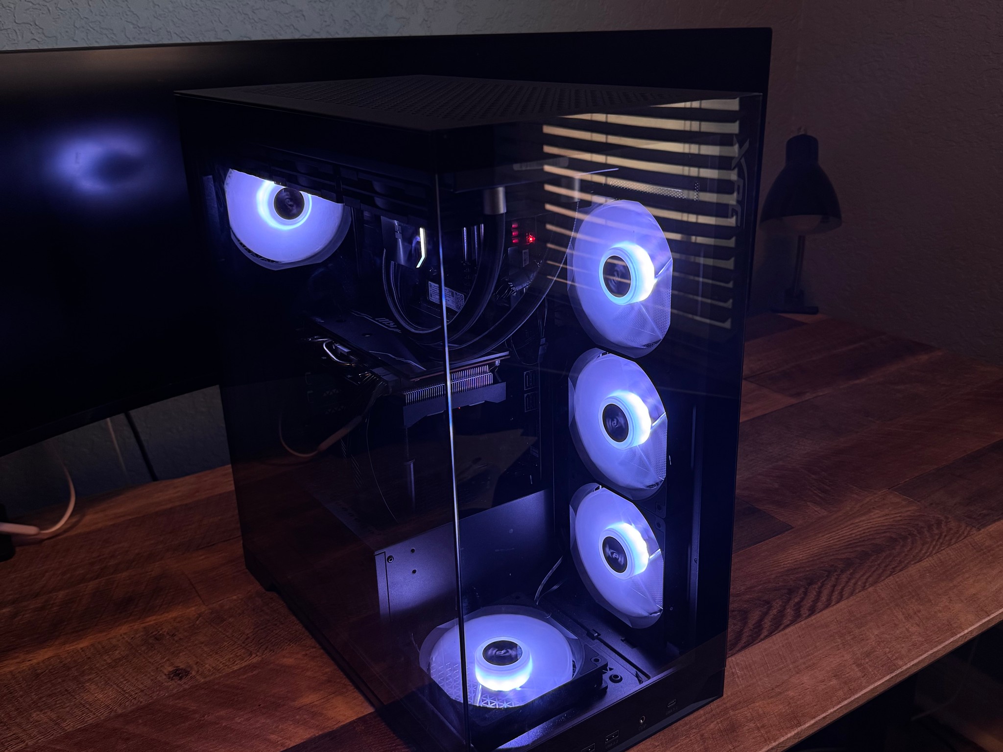 Ryzen 5 3600 | Rx 5700xt | 16gb 3000mhz | 256gb ssd windows 11