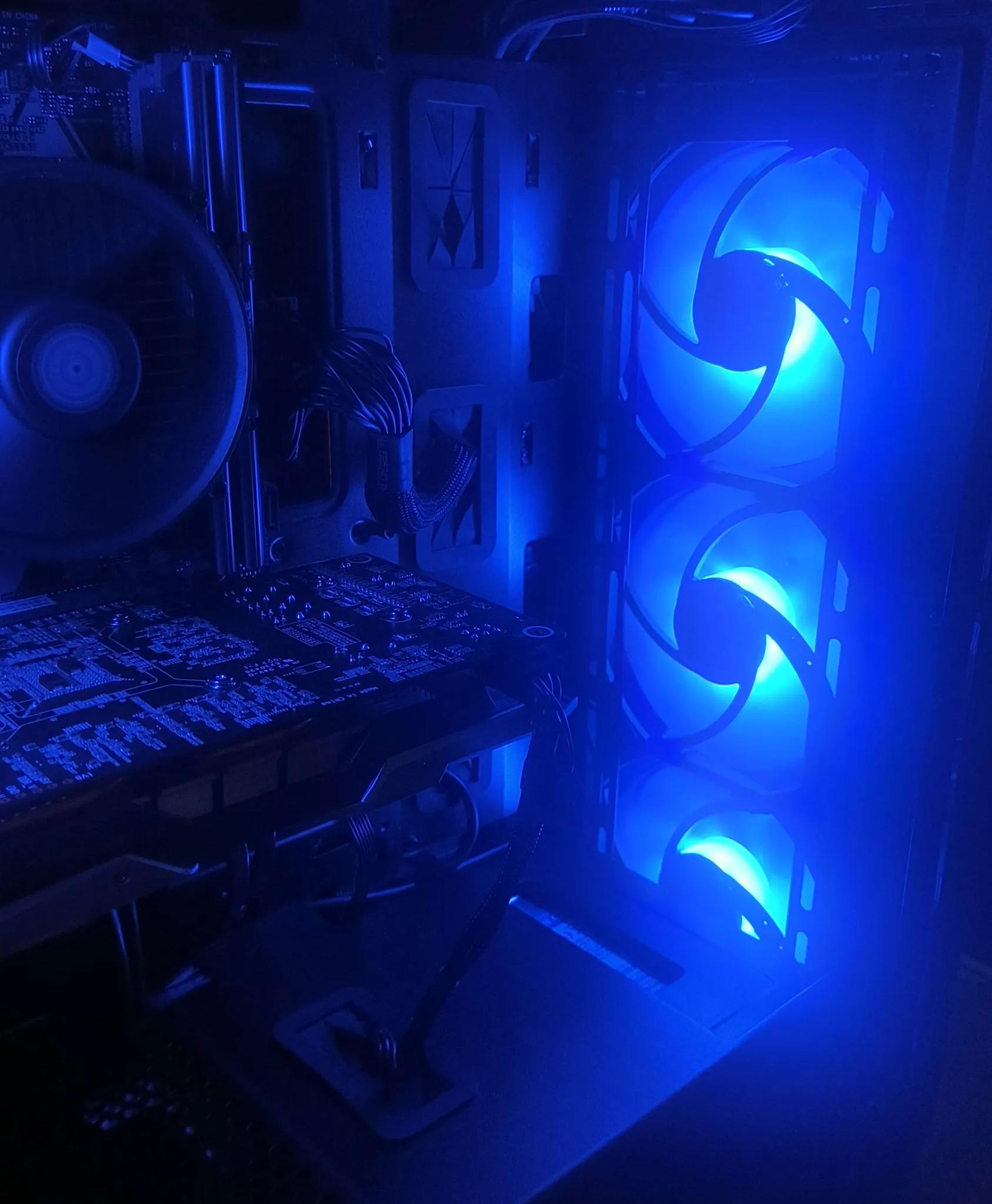 The Hammer ~ I5-9400F ~ GTX 1060 6GB ~ 16GB DDR4 3200Mhz ~ 256GB SSD ~ 2, 500GB HDD ~ ARGB