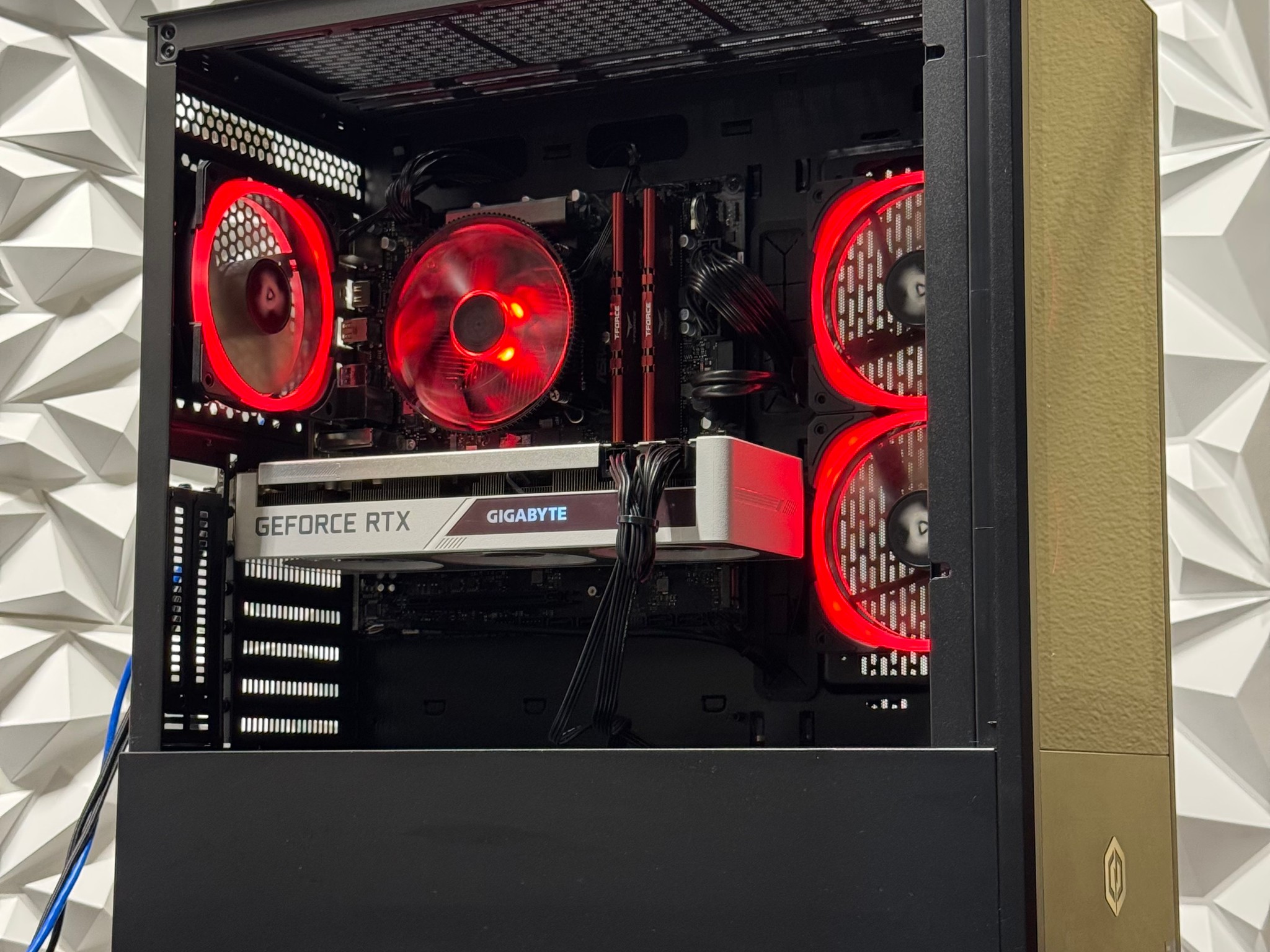 Rtx 3070 / i7-12700F / 16GB DDR4 Ram / 1500GB Storage / 700w psu / Windows 11