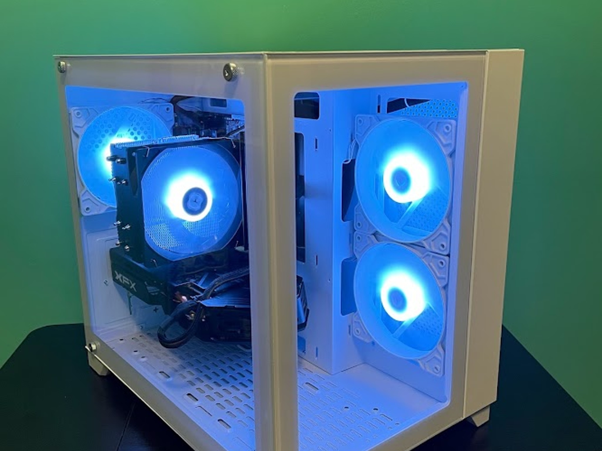 CLEAN White Gaming PC| Intel i5 / Amd RX580 / 8GB / 500GB SSD Win 10 Pro WiFi