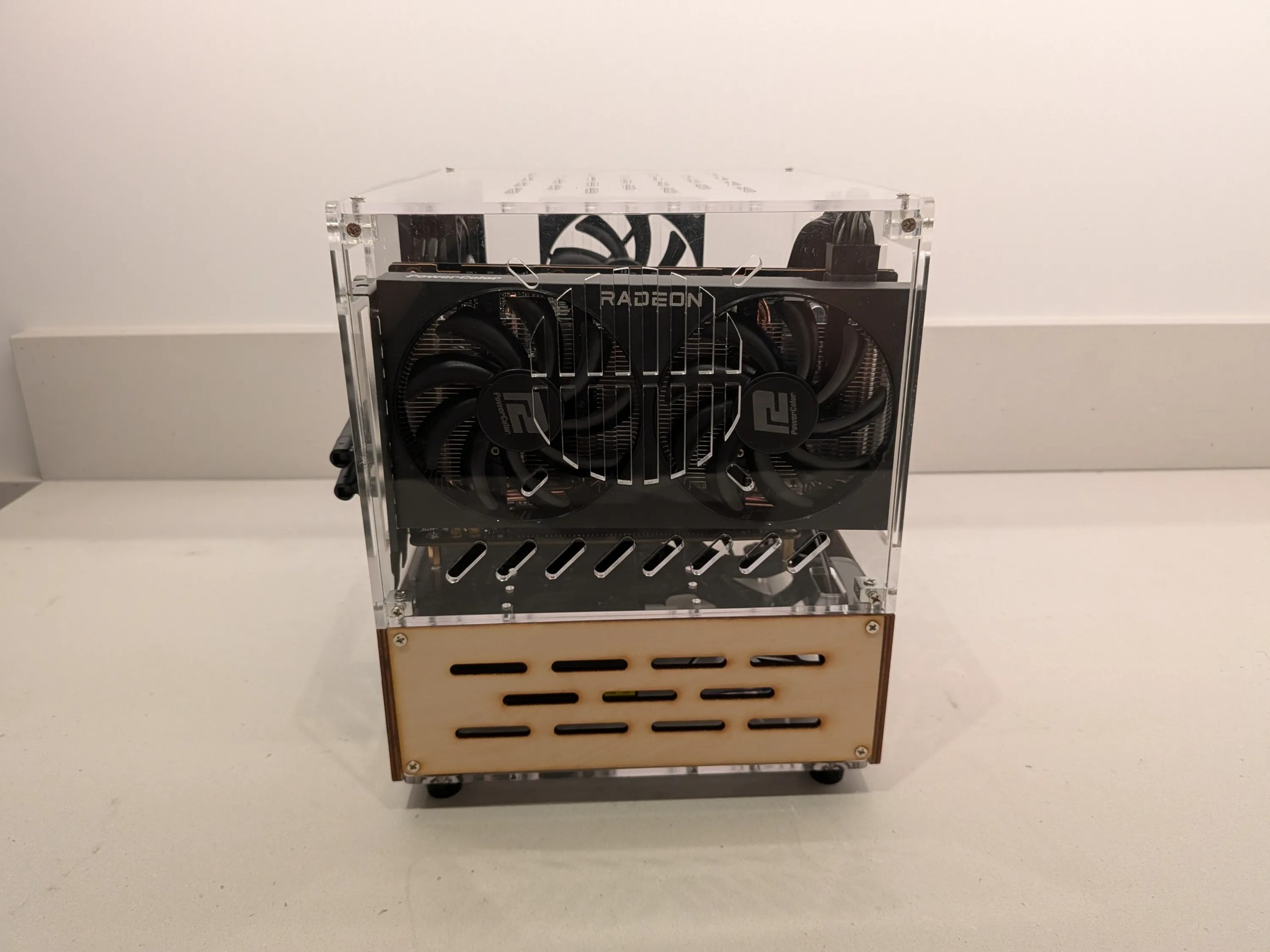 Invisible Man - RX 7600, Ryzen 5 5600, 32 GB RAM, 2 TB Gen 4 NVME, RGB