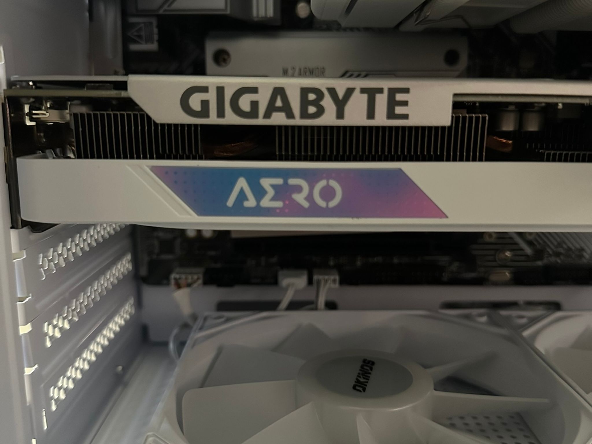 Ryzen 5 8400F / RTX 4060 / 512GB NVME / 16GB RAM