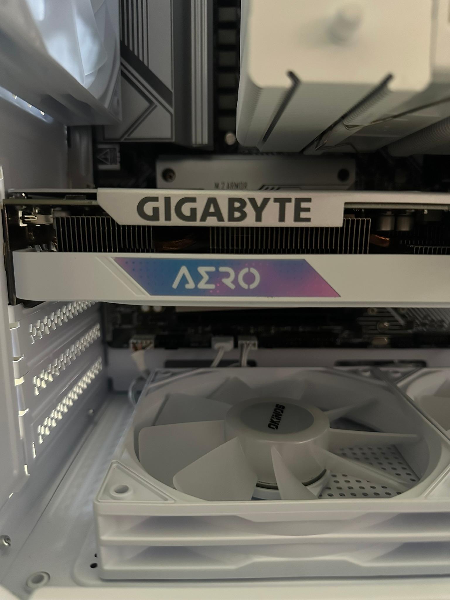 Ryzen 5 8400F / RTX 4060 / 512GB NVME / 16GB RAM