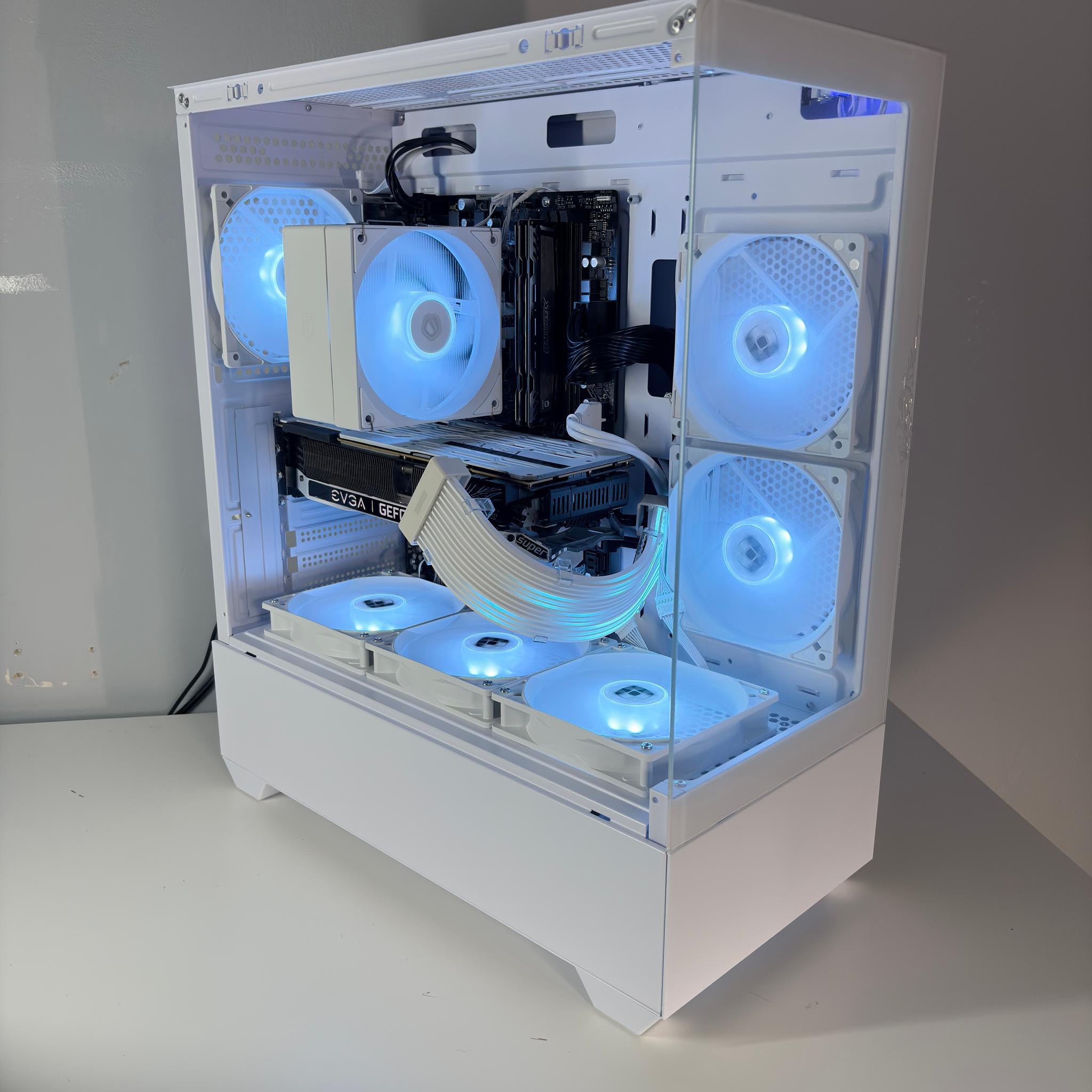 White Gaming PC Build / Ryzen 5 + 2070Super / SSD / Ready to play!