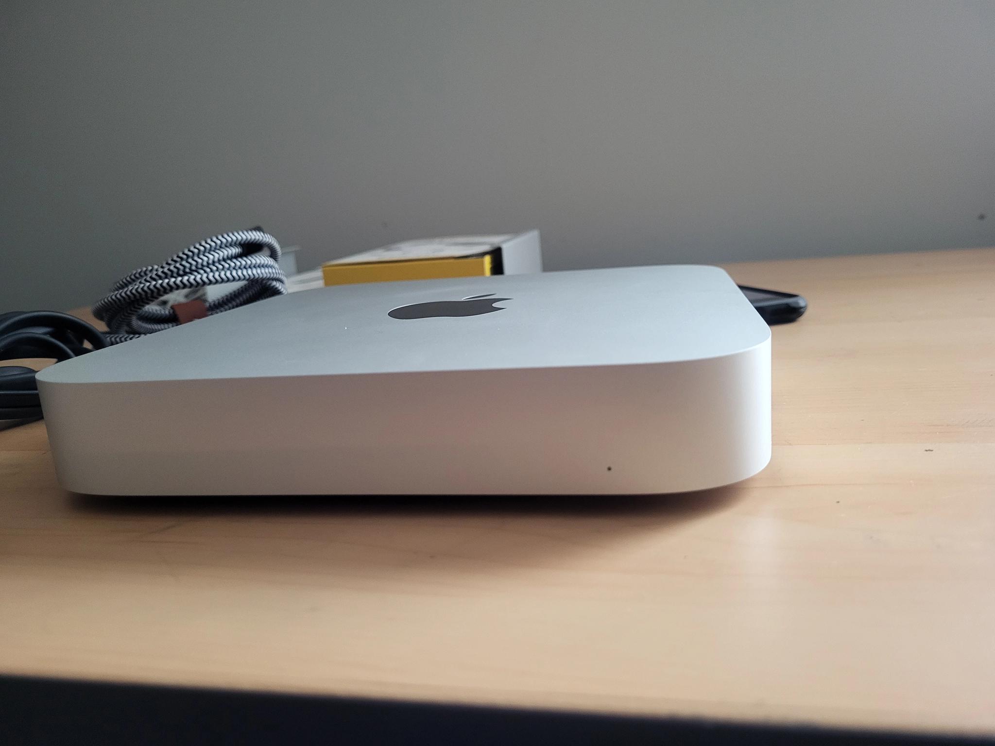 Mac mini M2 8Gb ram 256Gb ssd Monitor