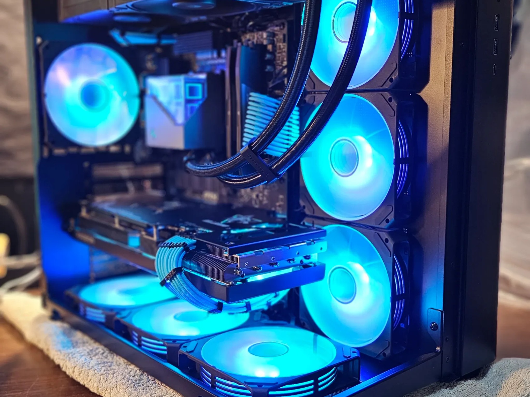 🐺HELLHOUND🐺| 1440P/4K | RX 7800XT | RYZEN 7600X | 32GB DDR5 | GAMING PC - (NEW IN BOX) $1499