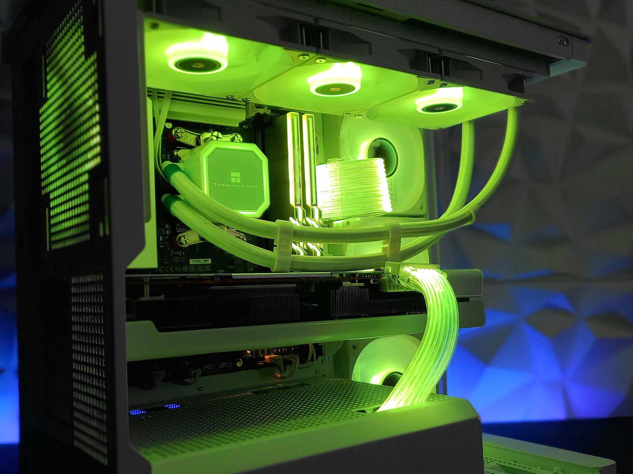 AMD Radeon RX 6800 16 GB | AMD Ryzen 5 7500F 6-Core CPU | 32 GB Ram | 1 TB SSD