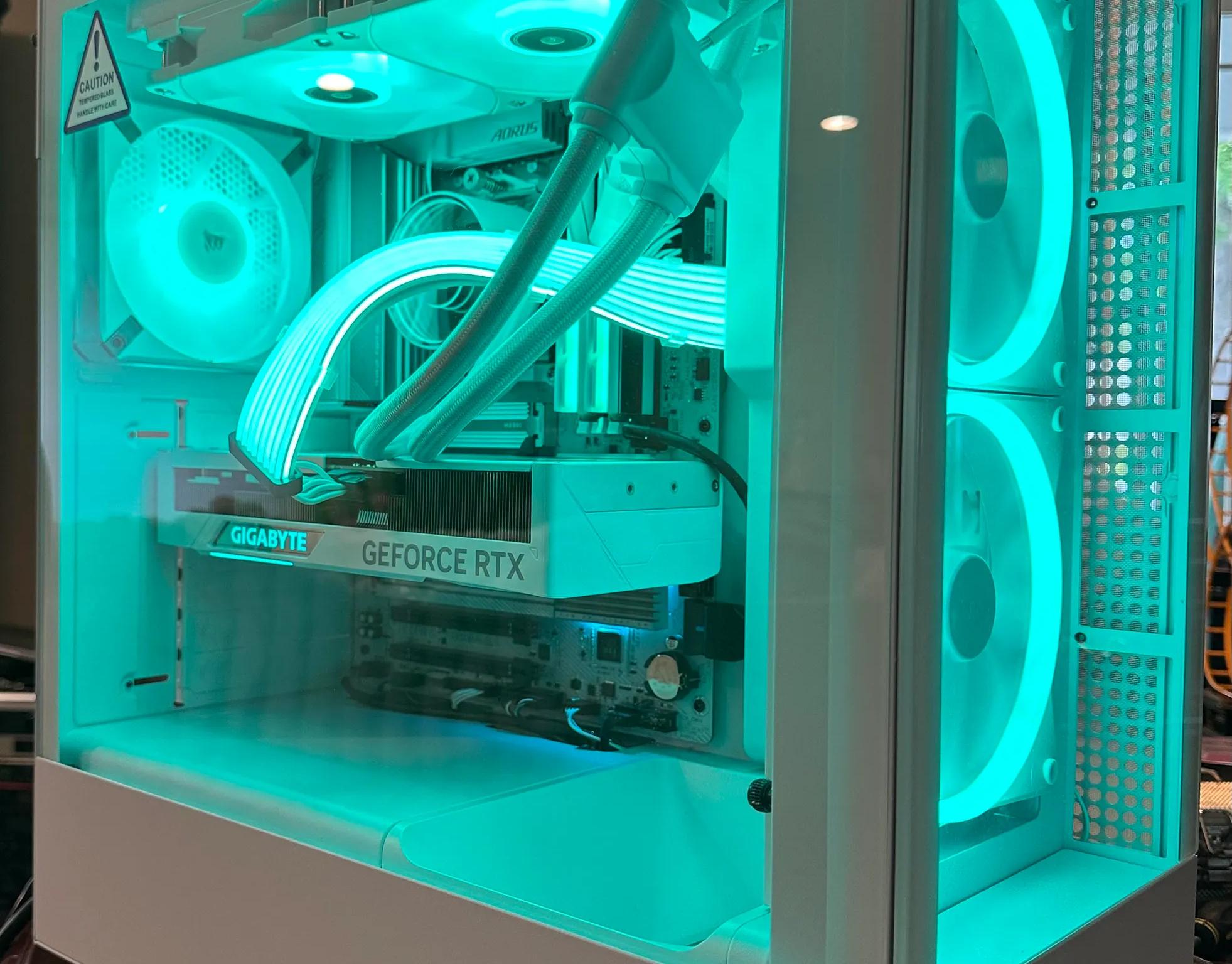 🧊White out🧊 4070 super, Ryzen 5 7600x, 32 Gb Ddr5 6000 MHz, 1 tb nvme ssd. PRICED TO SELL!