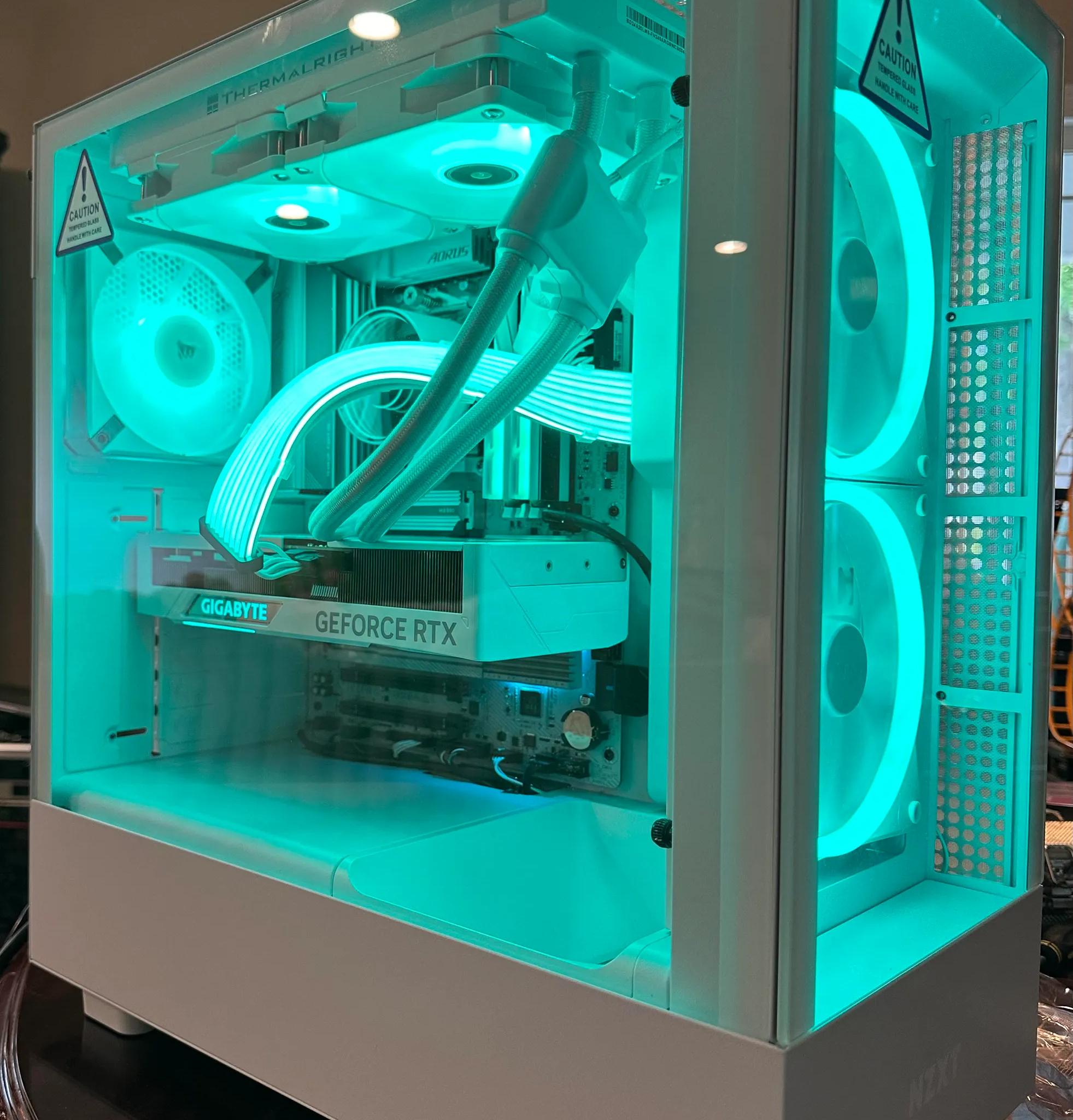 🧊White out🧊 4070 super, Ryzen 5 7600x, 32 Gb Ddr5 6000 MHz, 1 tb nvme ssd. PRICED TO SELL!