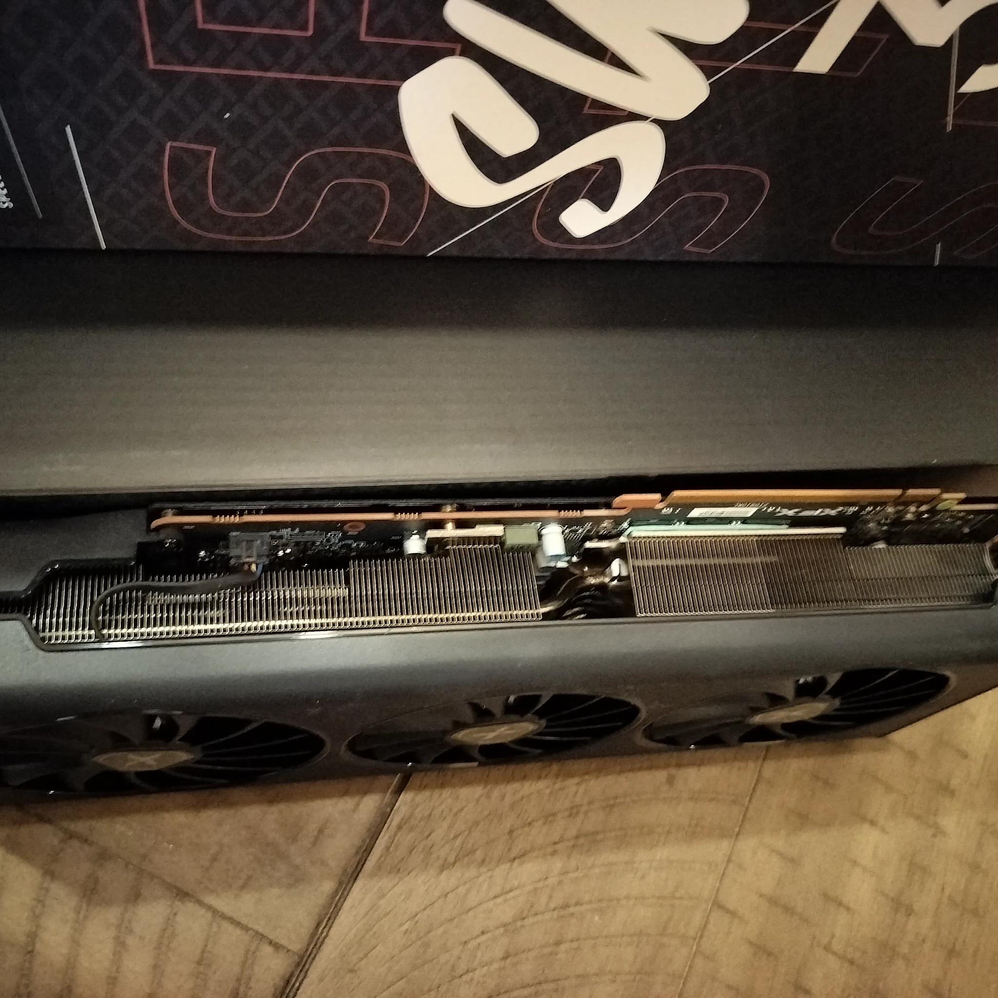 XFX SWFT 319 RX 6800 Graphics Card 16gb