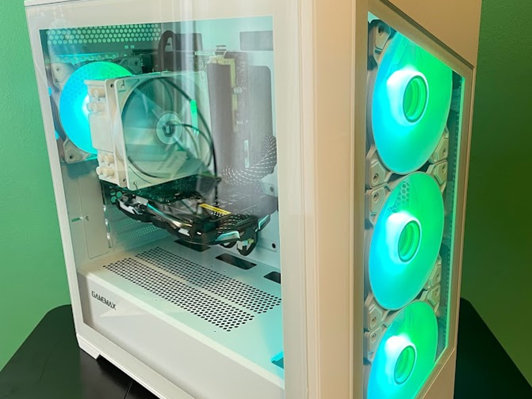 RGB White Gaming PC| Intel i5 / Amd RX580 / 8GB / 1TB Win 10 Pro WiFi