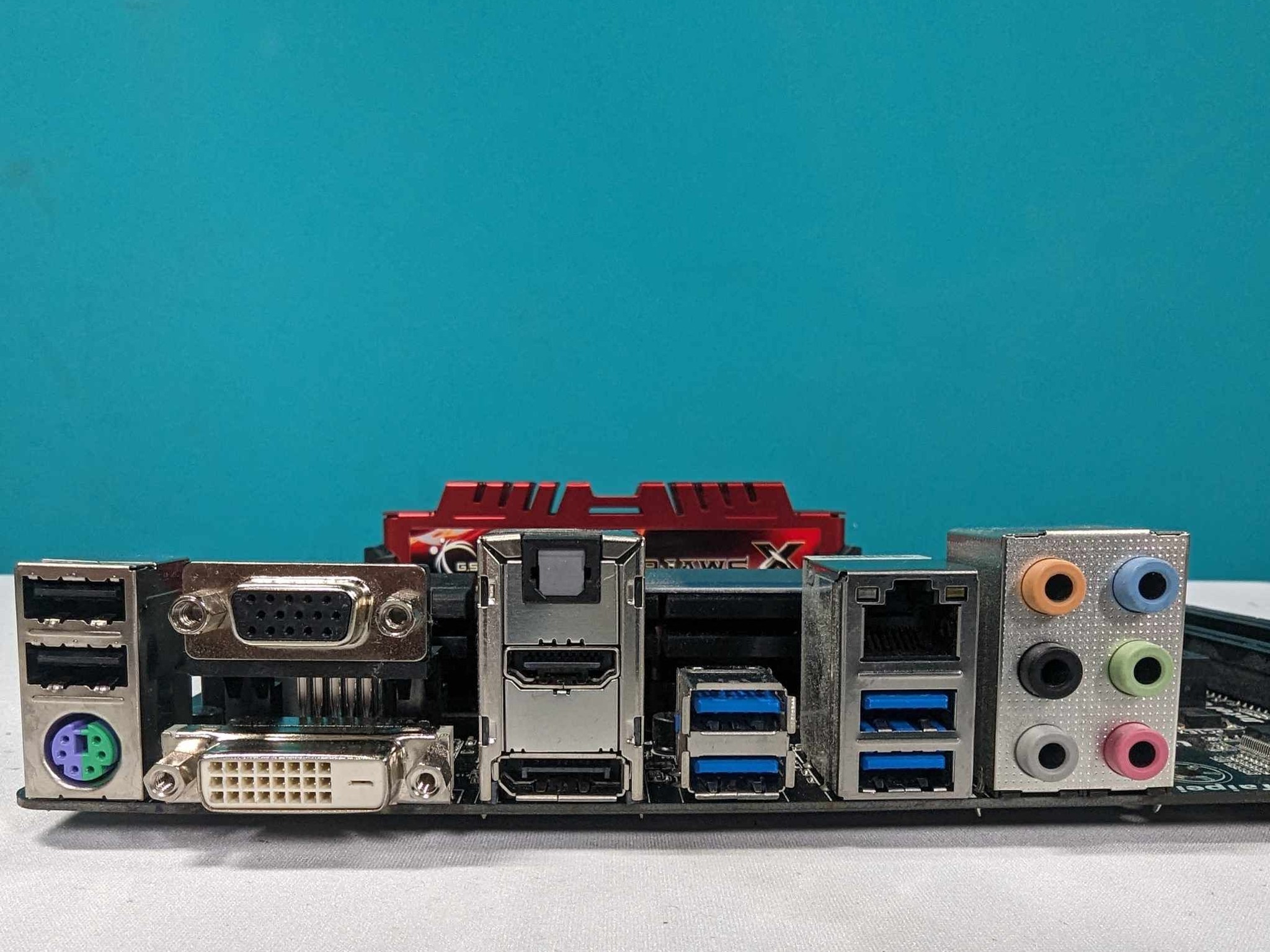 Gigabyte Z87 Motherboard Kit. Fully populated with i7-4770 and 16gb ram. Has Cooler! Free Ship!