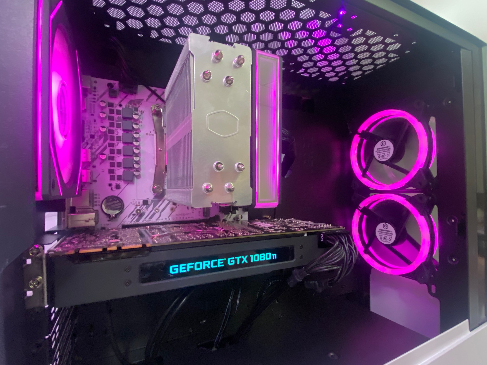 🎅🎅 White Elite Build – Ryzen 5 3600 + GTX 1080 Ti 11GB | 1080p/1440p High FPS Ready