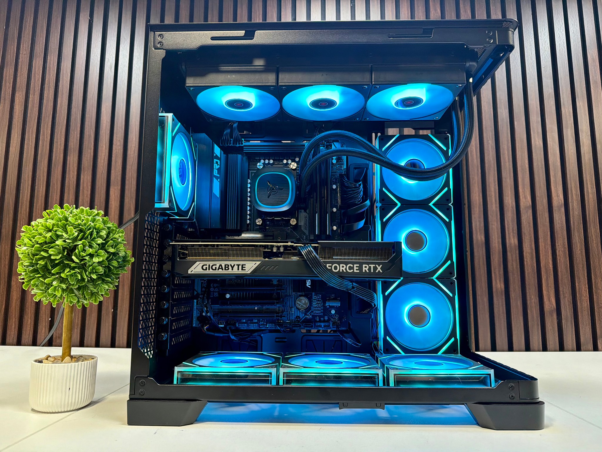 RTX 5070 TI | Ryzen 9800X3D | 32GB DDR5 CL 30 | 2TB M.2 | 1200 Watt Gold PSU | AIO