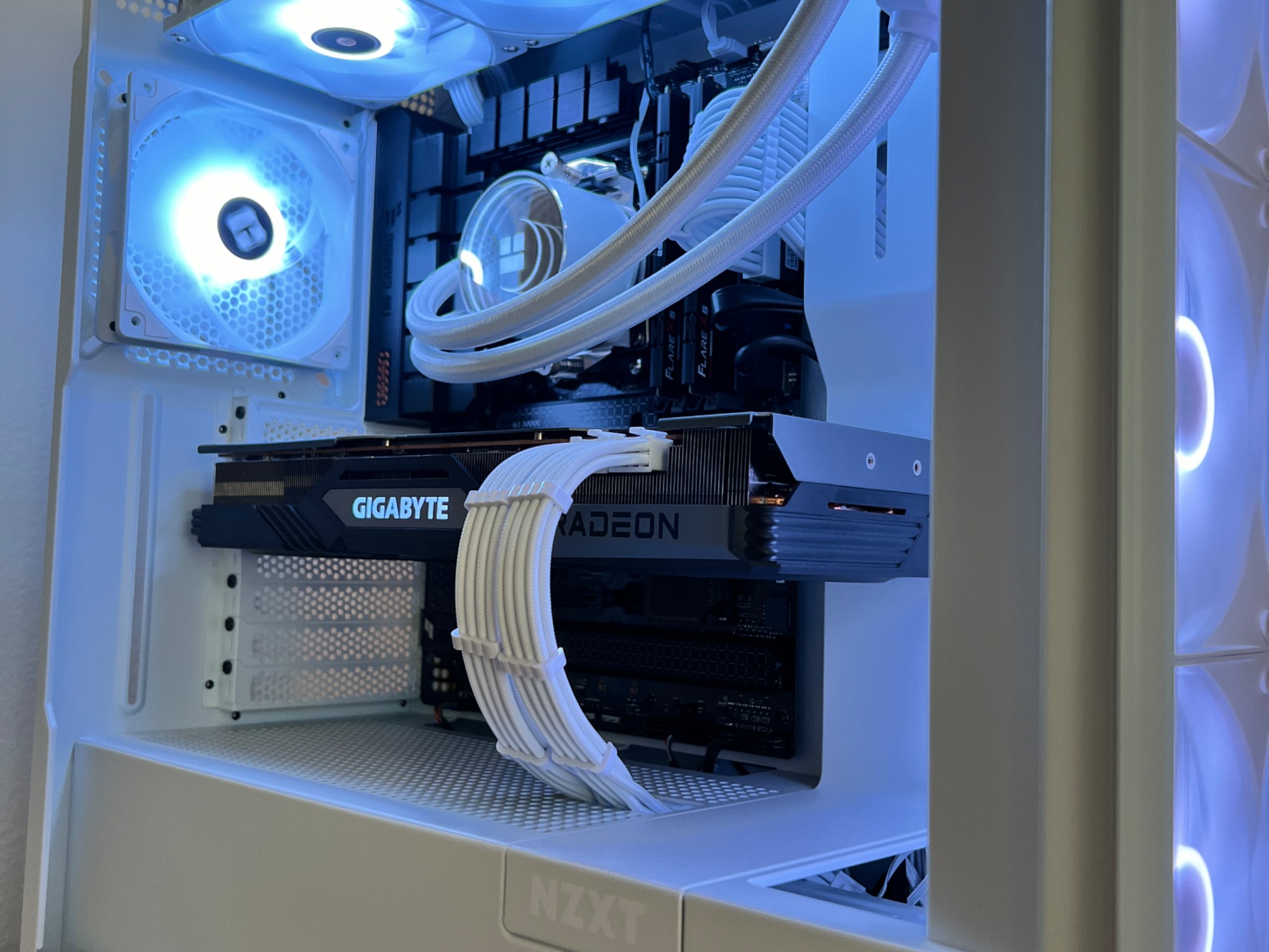 HIGH-END 🥶 | RX 7900 XTX | Ryzen 5 7600x3d | 32gb DDR5 6000mhz | 1tb m.2 Gen4 | Gaming PC