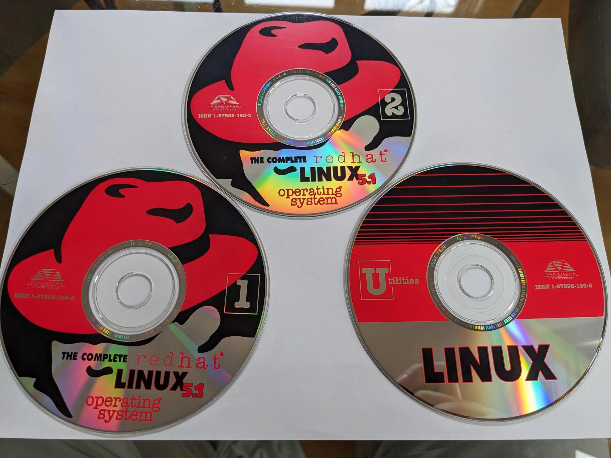 The Complete redhat Linux 5.1 PC CD-ROM from 1998. Excellent condition!