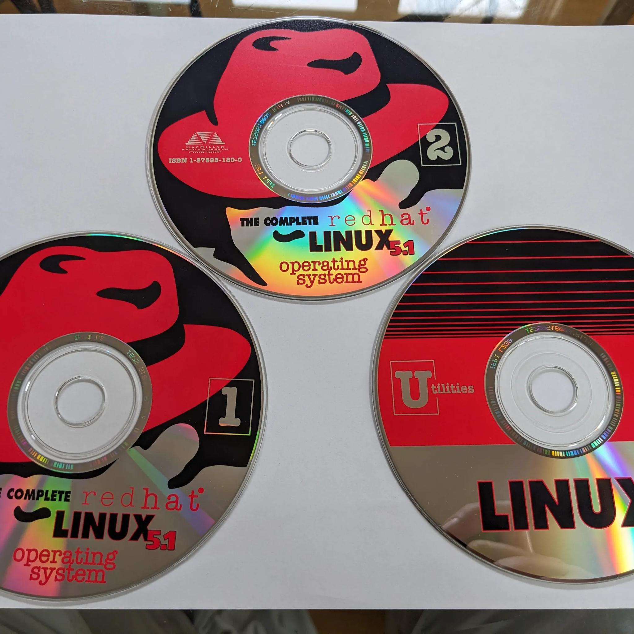 The Complete redhat Linux 5.1 PC CD-ROM from 1998. Excellent condition!
