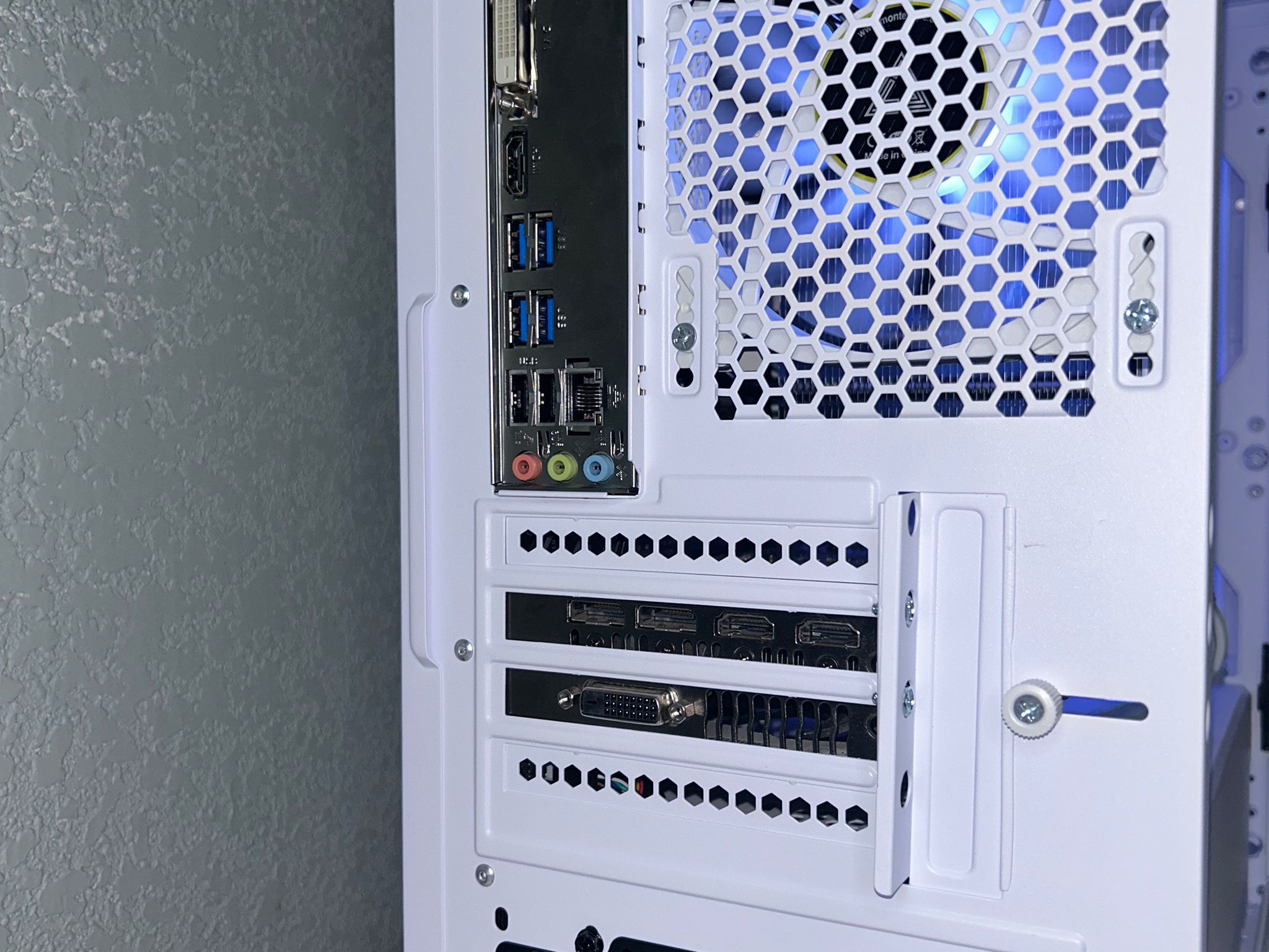All White Budget Gaming PC | GTX 1060 + Ryzen 5 2600 