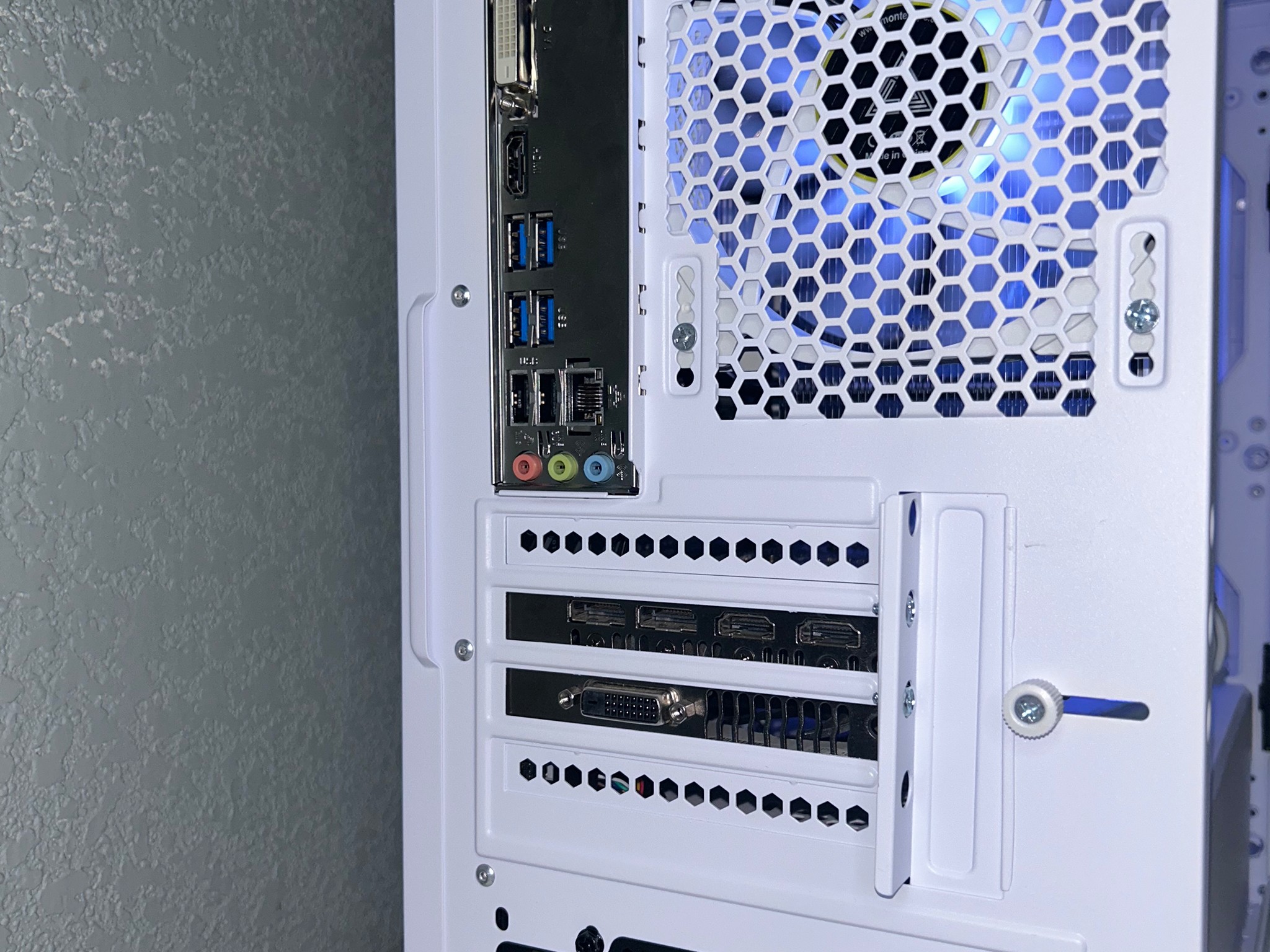 All White Budget Gaming PC | GTX 1060 + Ryzen 5 2600 