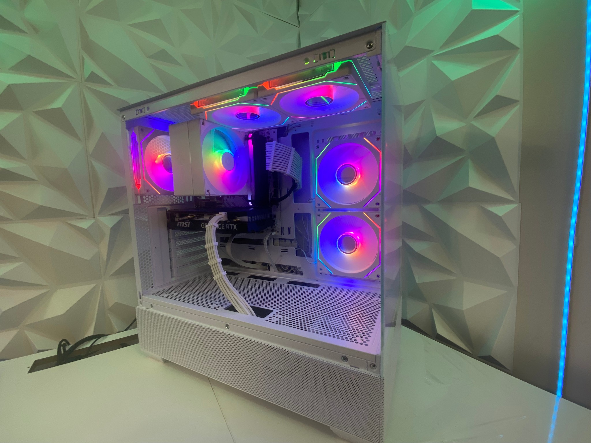 ❄️🧊💎- Whiteout 1440P Gaming PC | RTX 4060 | Ryzen 5 5600X | 32GB RAM | 1TB NVME SSD ❄️🧊💎