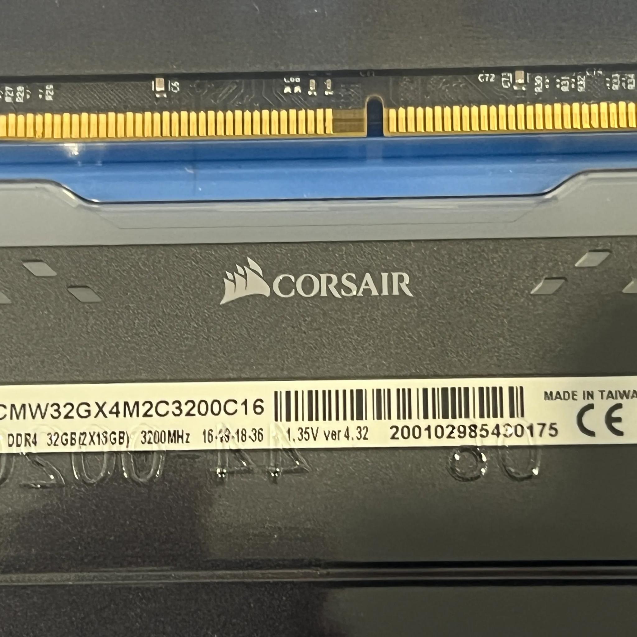 CORSAIR VENGEANCE® RGB PRO 32GB (2 x 16GB) DDR4 DRAM 3200MHz C16 Memory Kit -Black