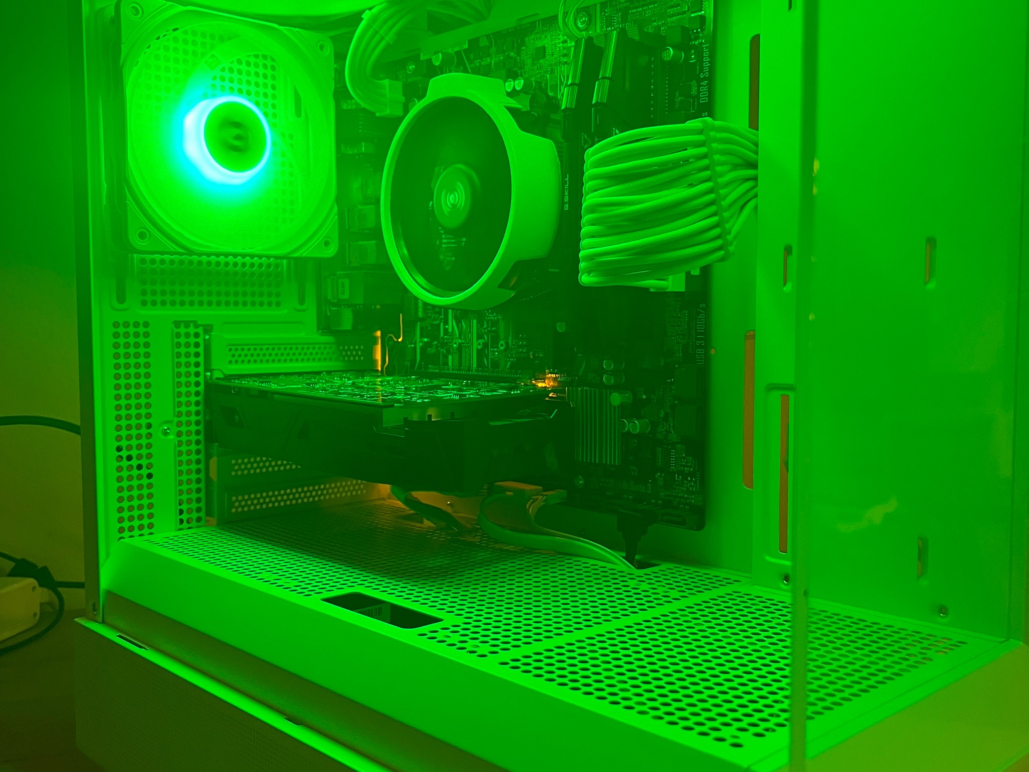 Gaming PC! GTX 1060 + Ryzen 5 + 16GB
