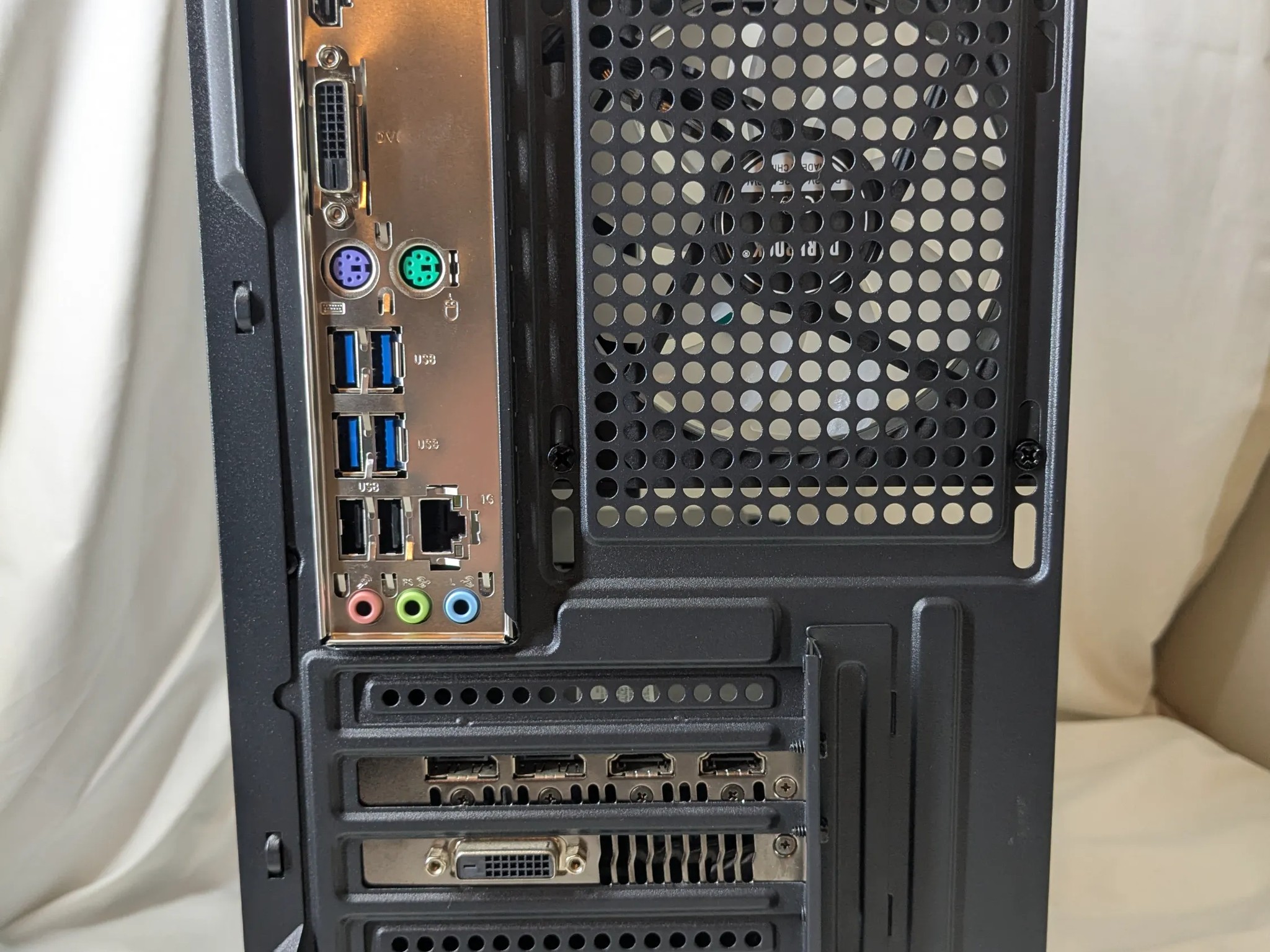 GTX 1060 6GB | Ryzen 5 2600X | 16GB DDR4 | 500 GB SATA SSD | Windows 11 home