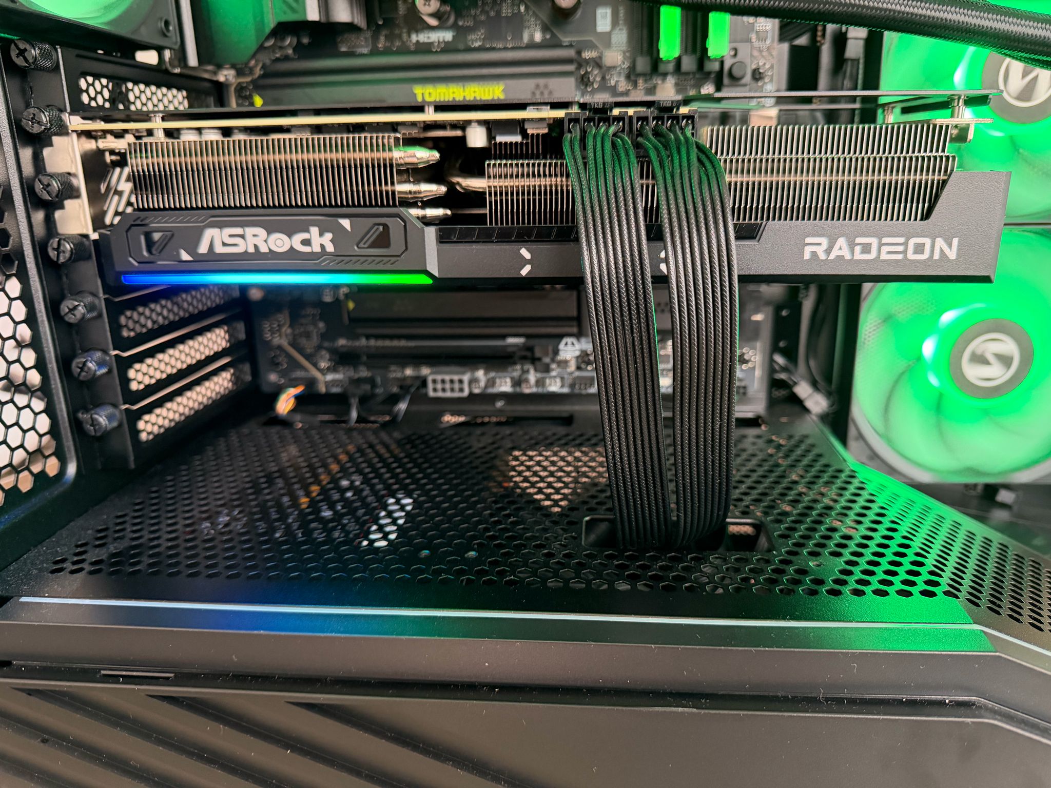 Ryzen 7 9850X3D | RX 9070 XT 16GB | 32GB DDR5 | Gen5 SSD | Windows 11