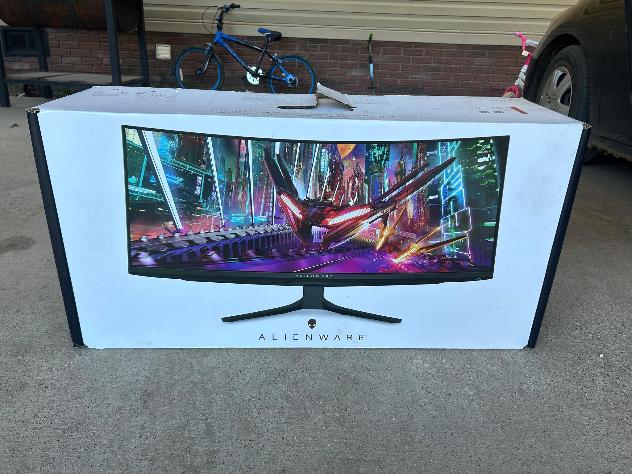 34 INCH curved Alienware OLED 1440p gaming monitor, AW3423DWF, NEW!!!!