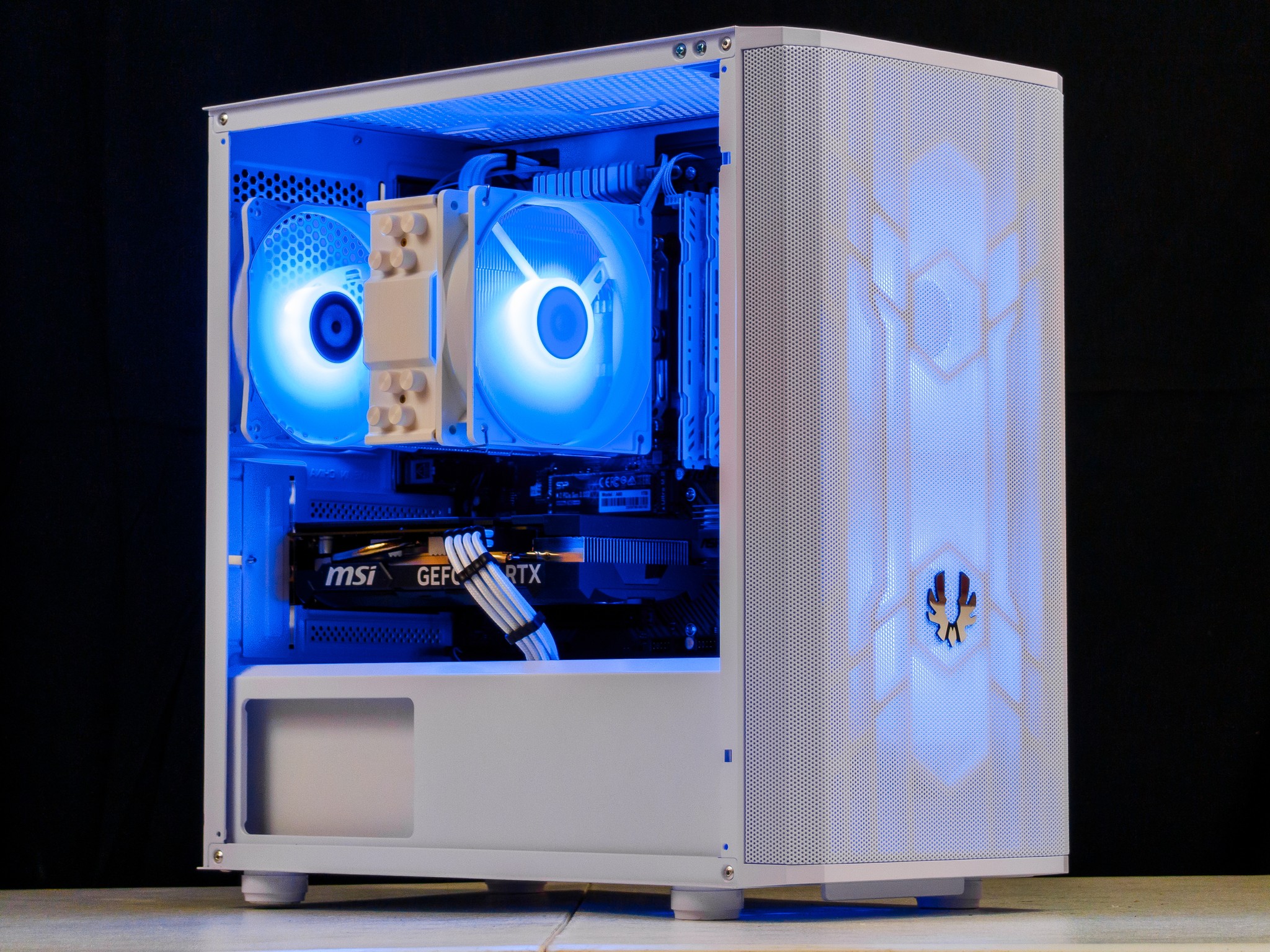 RTX 4060 / Ryzen 7 3700 / 16GB Gaming PC 🖤🤍