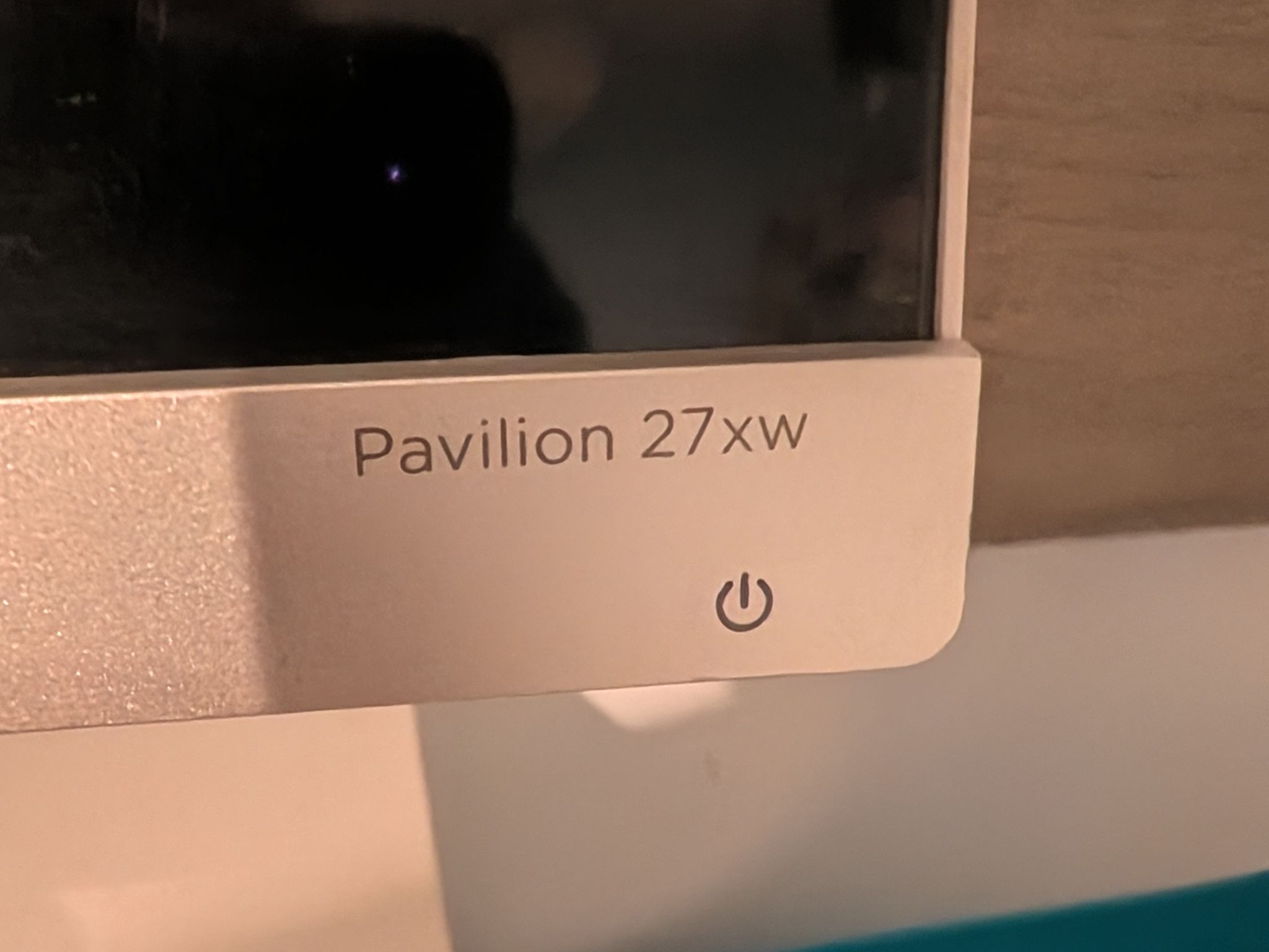 HP Pavilion 27xw Monitor With CABLE