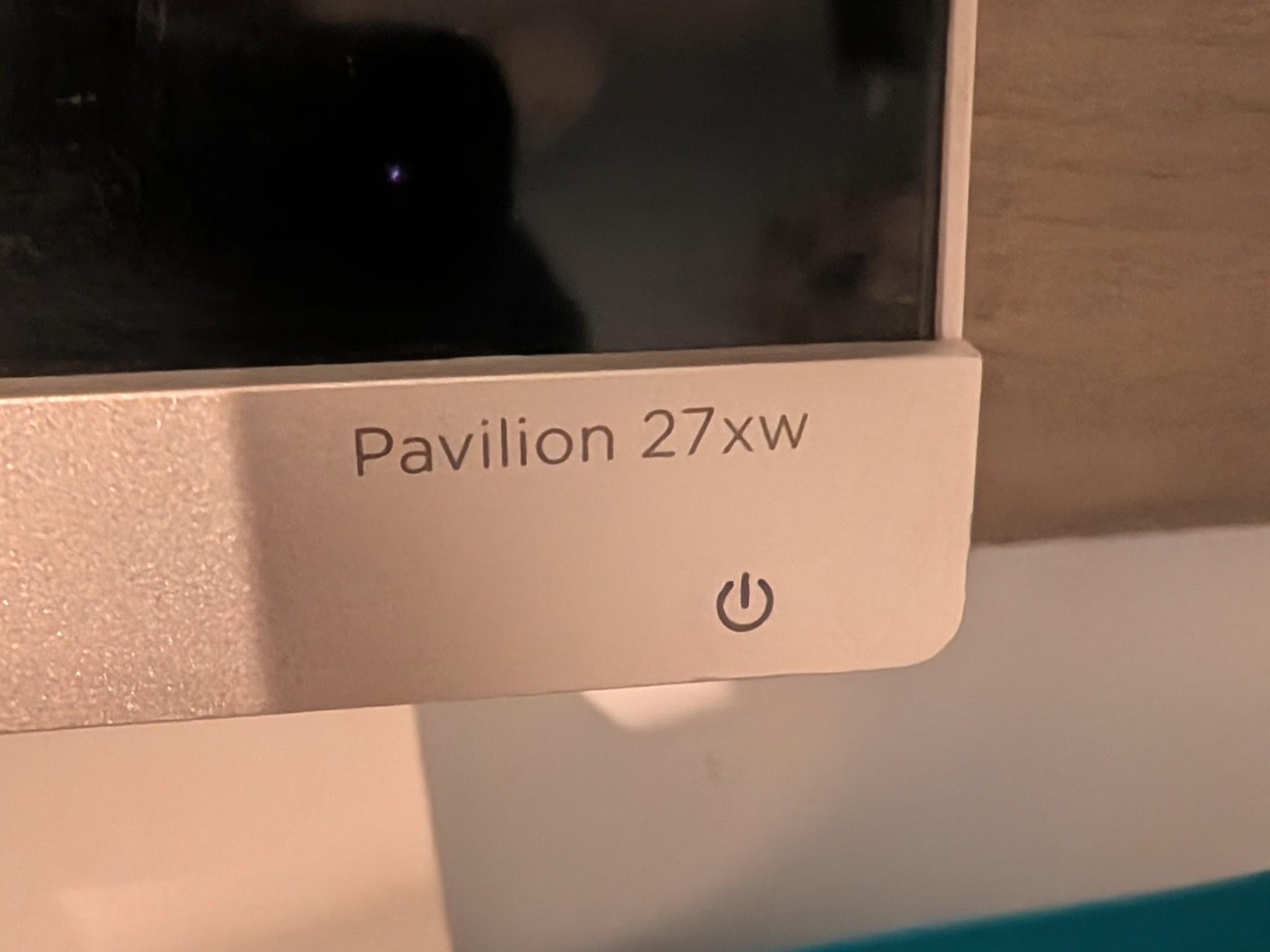 HP Pavilion 27xw Monitor With CABLE