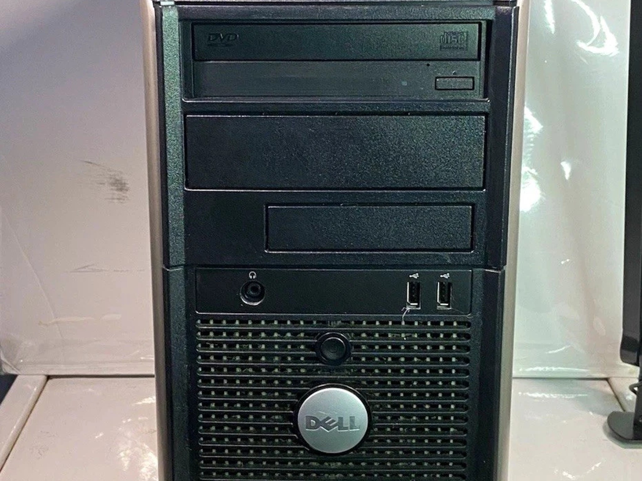 Dell OptiPlex 320 Tower 2GB Ram Pentium 4 DVD, USB 2.0 VGA Windows 7 Pro