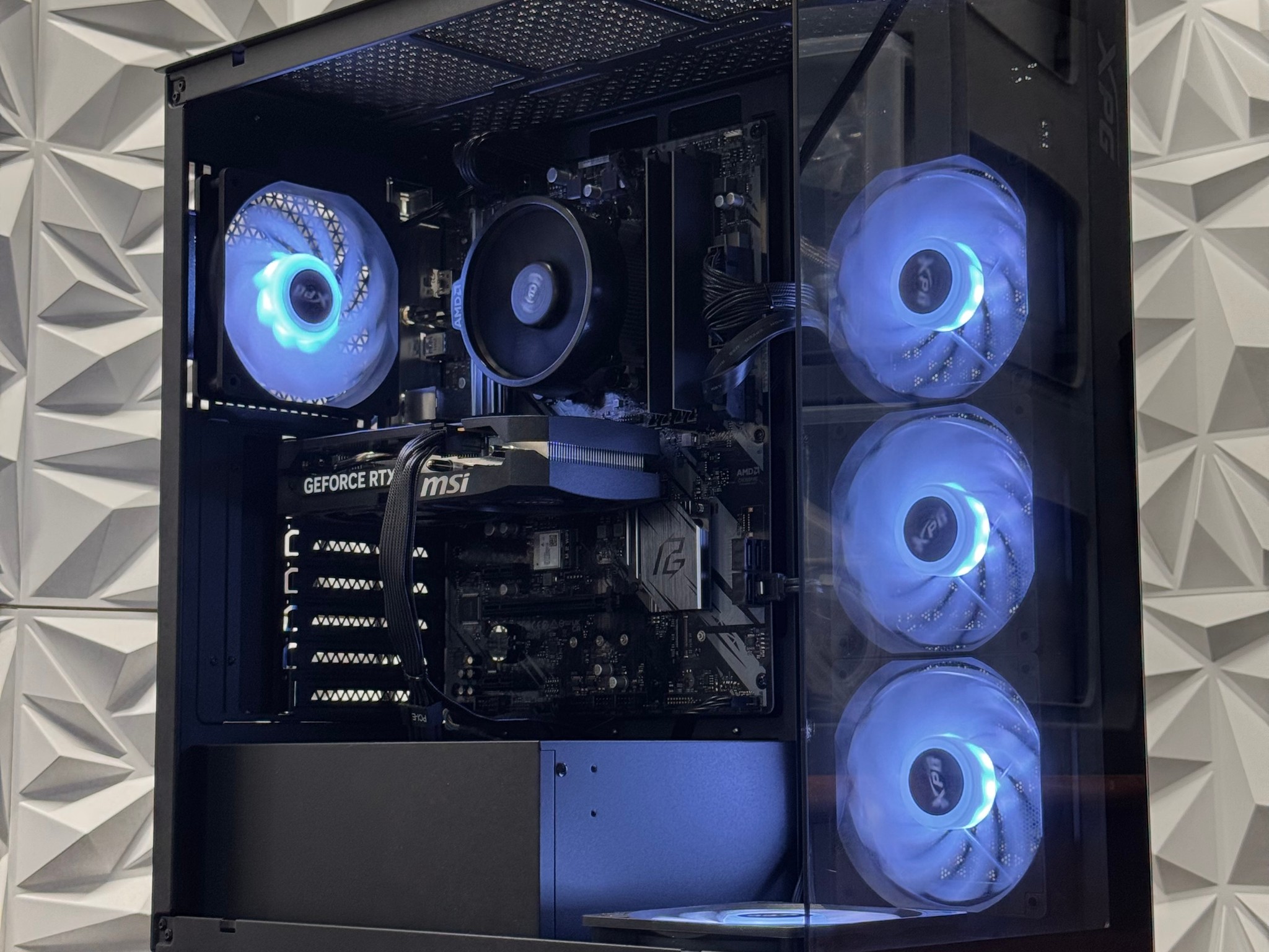 Rtx 5060 / Ryzen 5 5500 / 16GB Ram / 512GB SSD / Windows 11 Pro / RGB control