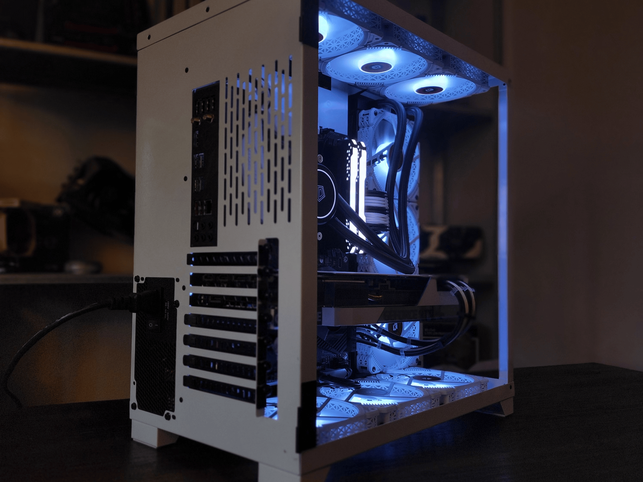 AMD Ryzen 9 5900X // Gigabyte Eagle GeForce RTX 3090 24GB // Corsair Vengeance RGB Pro 32GB 3200MHz