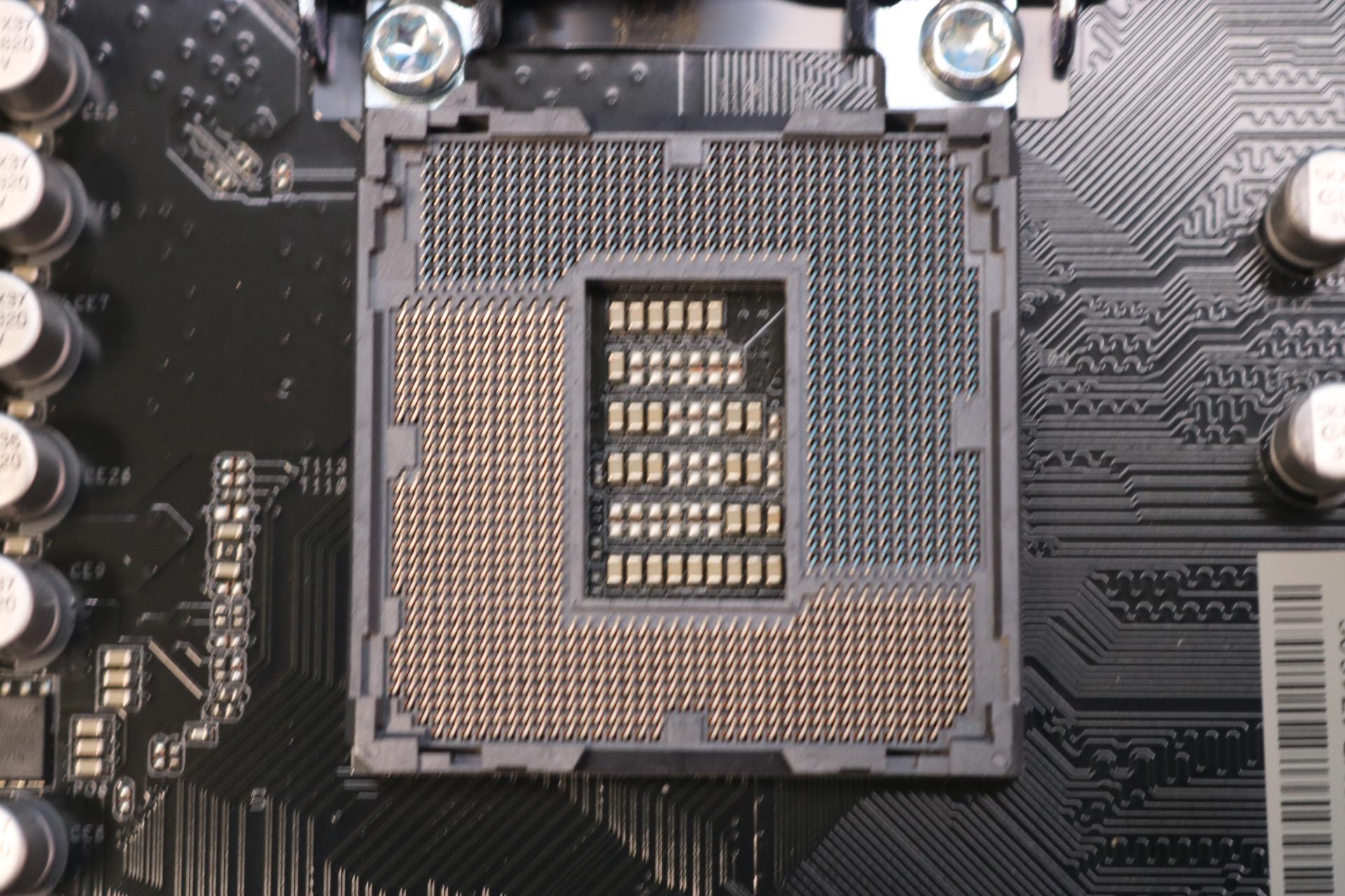 ASRock Z370 Pro4 Intel 8th Gen. LGA1151/Socket H4 DDR4 ATX Desktop Motherboard & I/O Shield