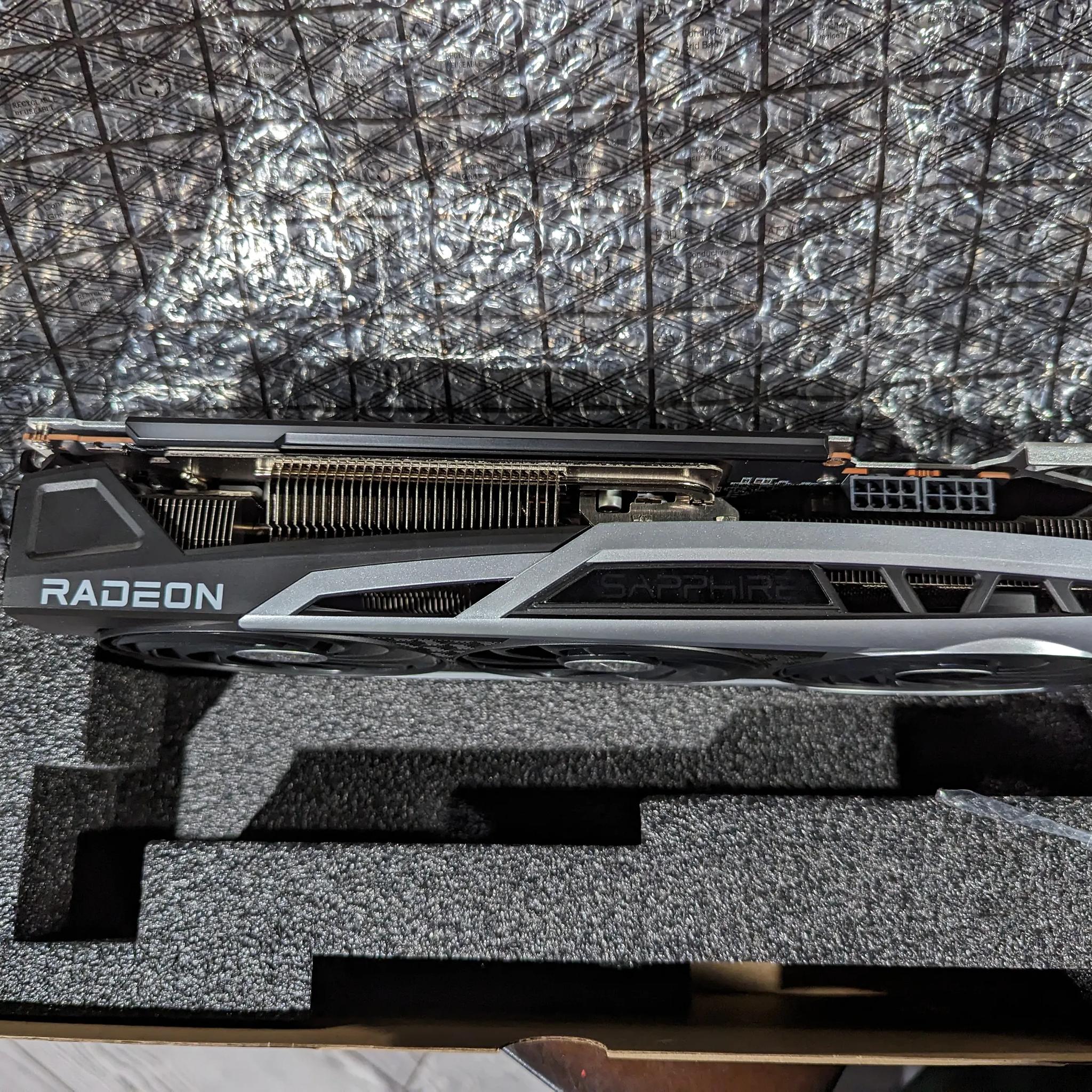Sapphire RX6800 Nitro+ 16G GPU - LIKE NEW, ORIGINAL BOX