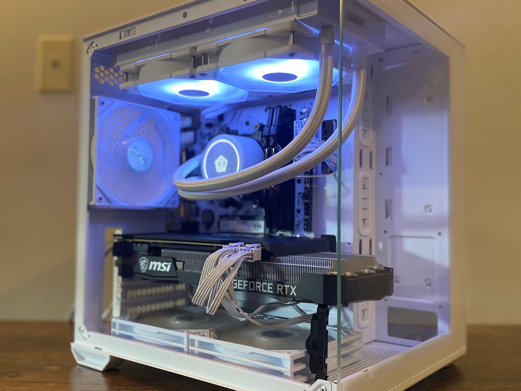 WHITE GAMING PC | RTX 3070 8gb | Ryzen 5 5600gt | 32 gb DDR4 Ram | 2 tb NVME SSD | Windows 11 + WIFI