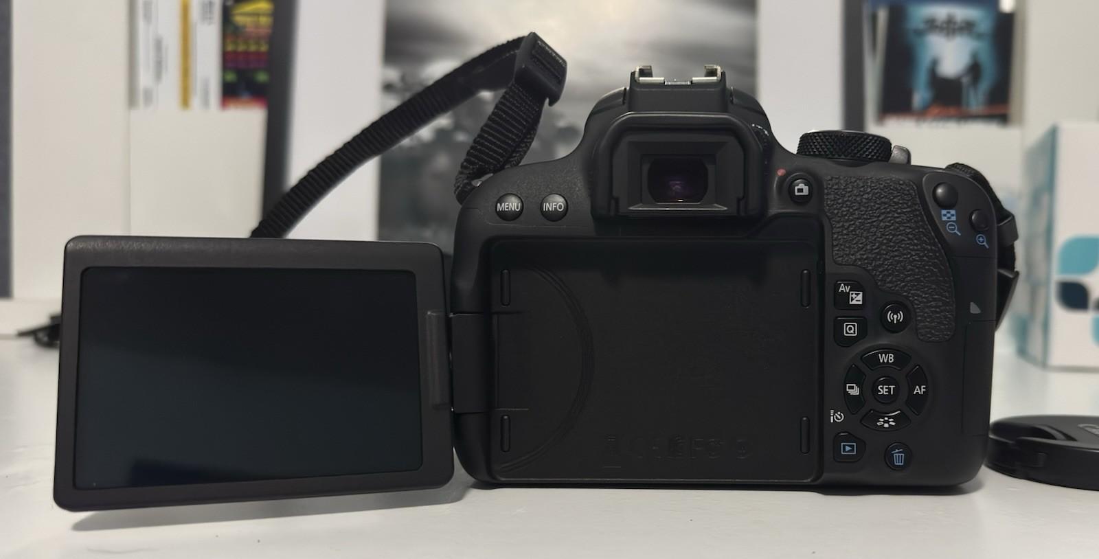 Canon EOS 800D