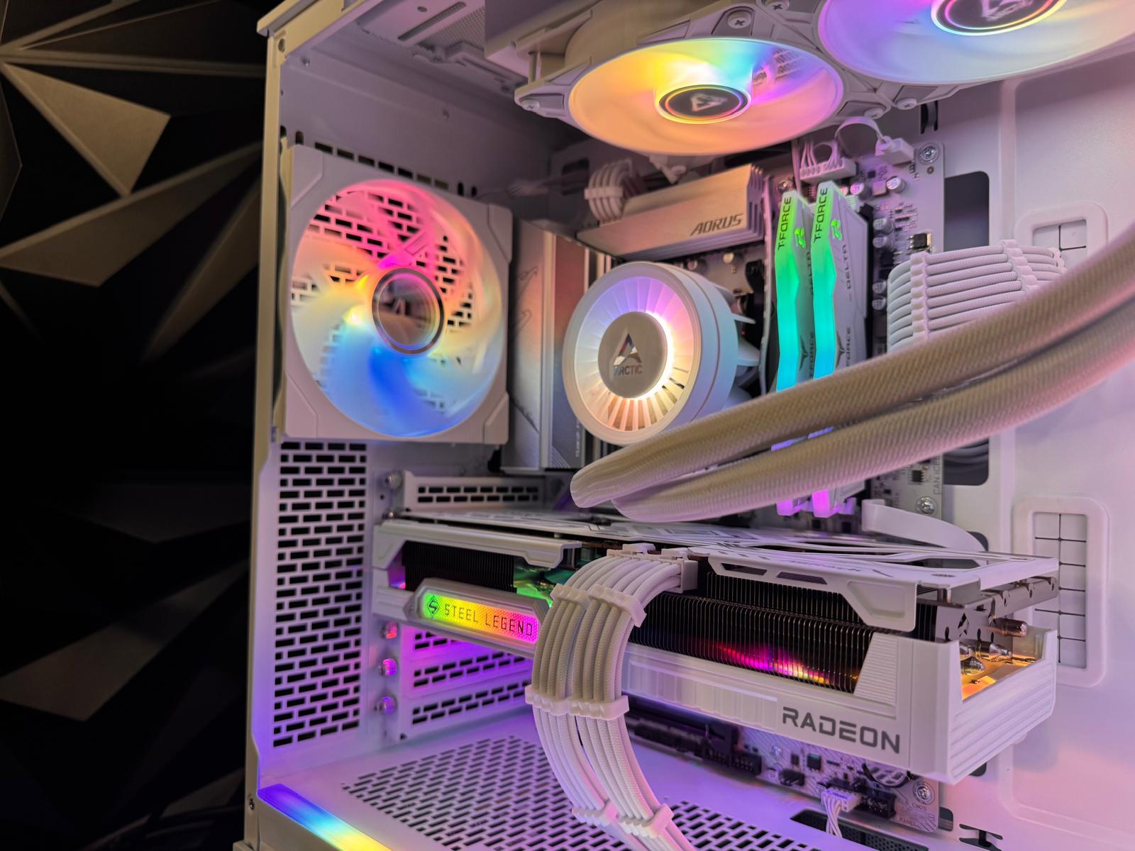 ⚪🕷️ The White Widow 🕷️⚪ Ryzen 9 7900X 🕷️ RX 9070XT 16GB 🕷️32 GB DDR5 6400Mhz🕷️ 4 TB NVMe🕷️ 850W PSU