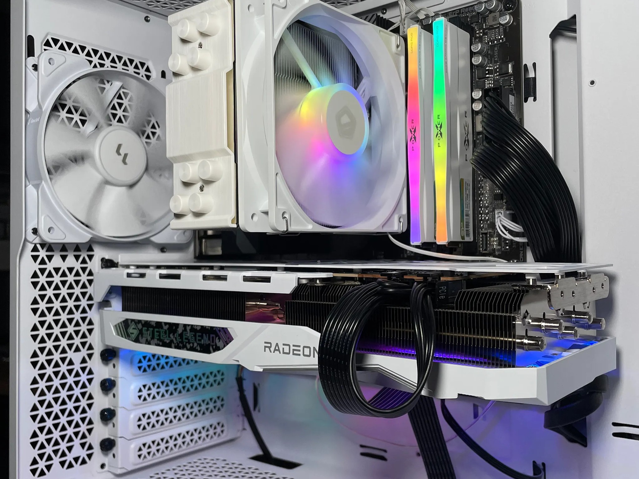 PC | RX 7800 XT  | AMD RYZEN 5 7600 | 32GB DDR5 RAM | 1TB NVME SSD | 750W Power Supply