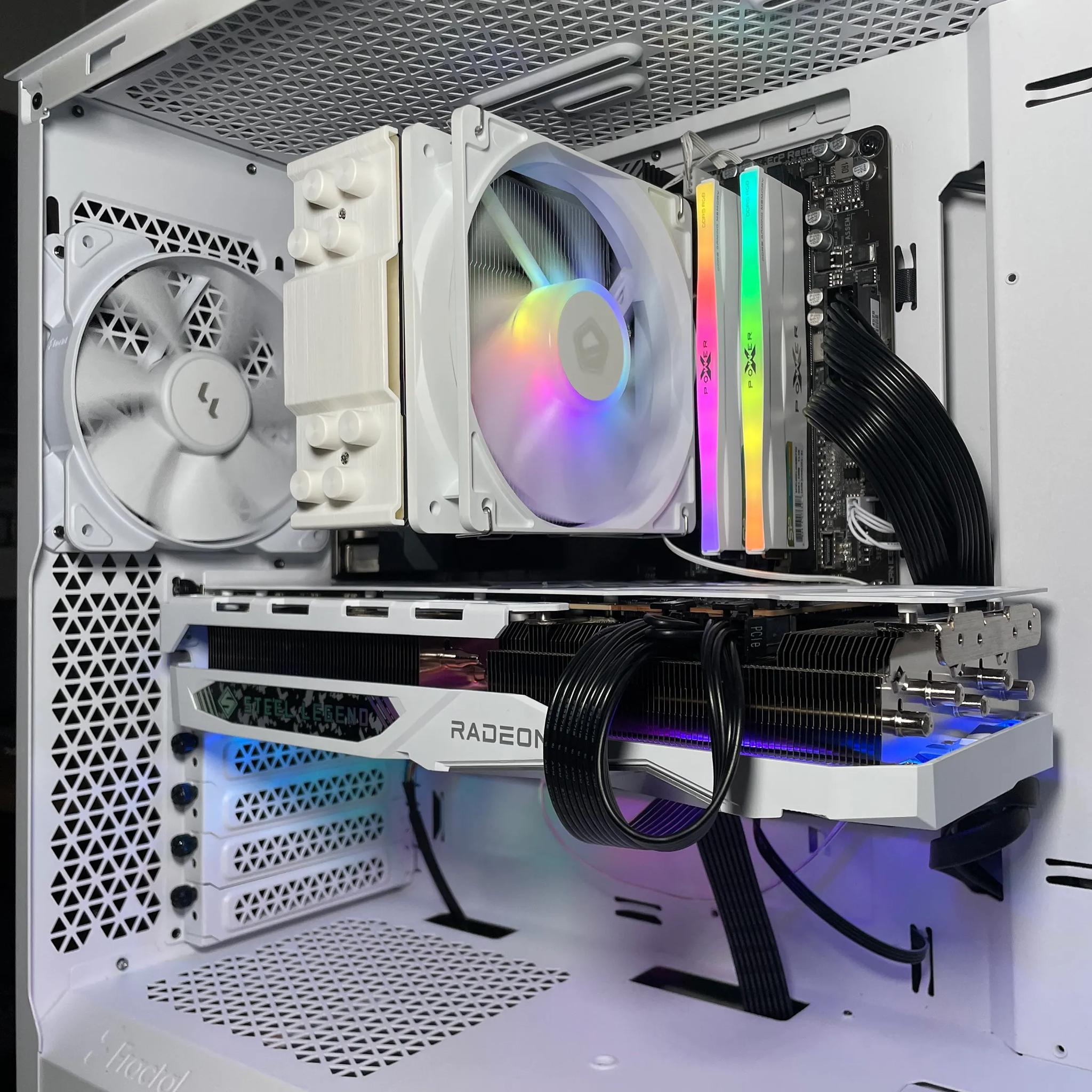 PC | RX 7800 XT  | AMD RYZEN 5 7600 | 32GB DDR5 RAM | 1TB NVME SSD | 750W Power Supply