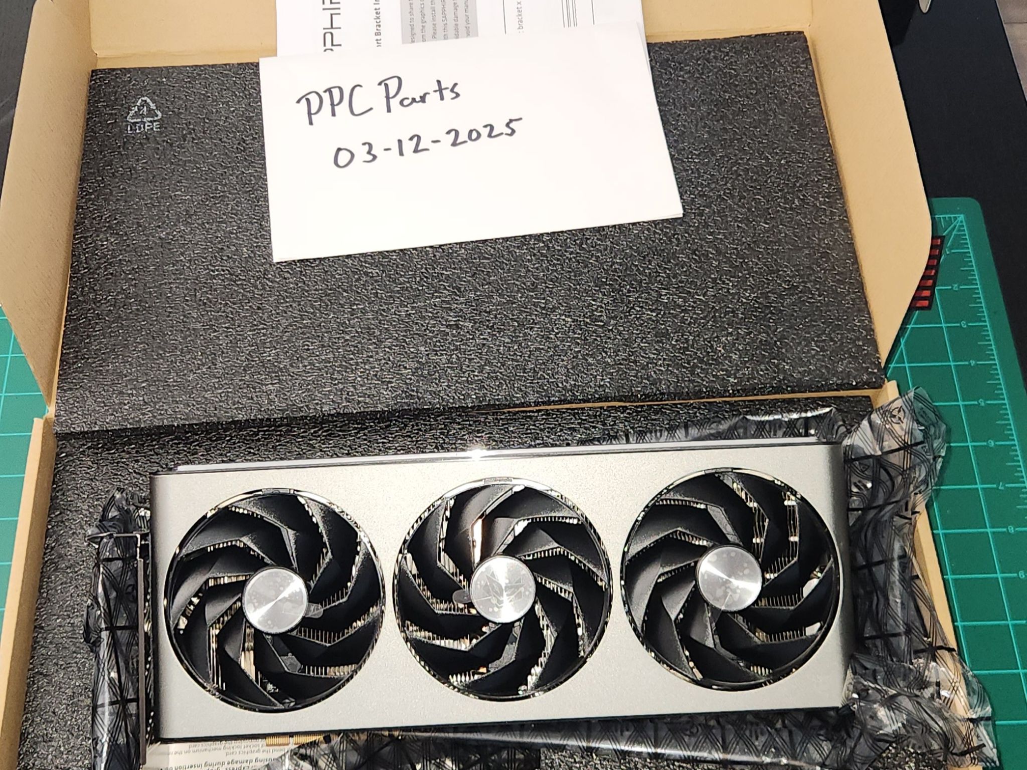SAPPHIRE NITRO+ Radeon RX 7800 XT 16GB GDDR6 PCI Express 4.0 x16 ATX Graphics Card 11330-01-20G