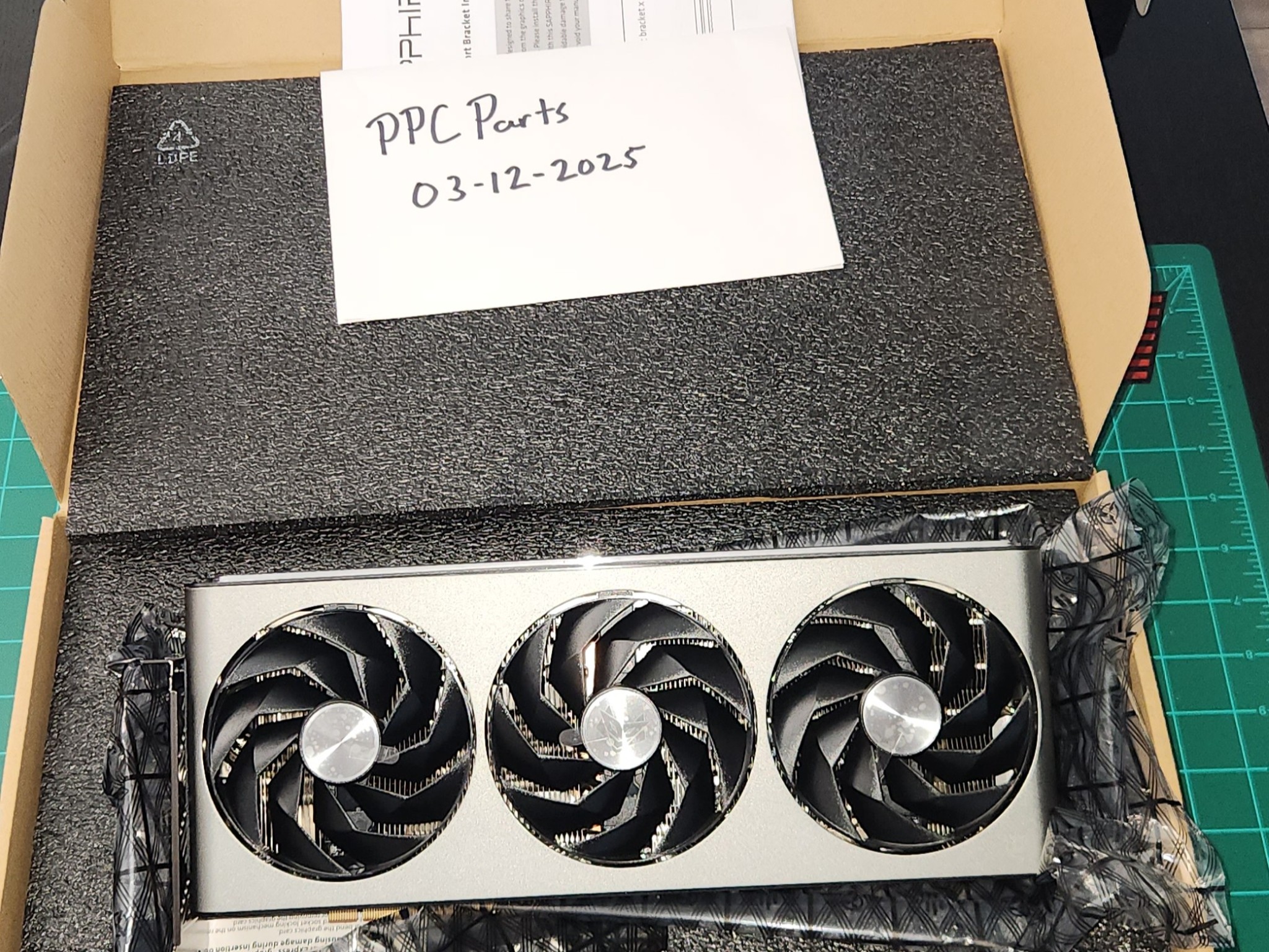 SAPPHIRE NITRO+ Radeon RX 7800 XT 16GB GDDR6 PCI Express 4.0 x16 ATX Graphics Card 11330-01-20G