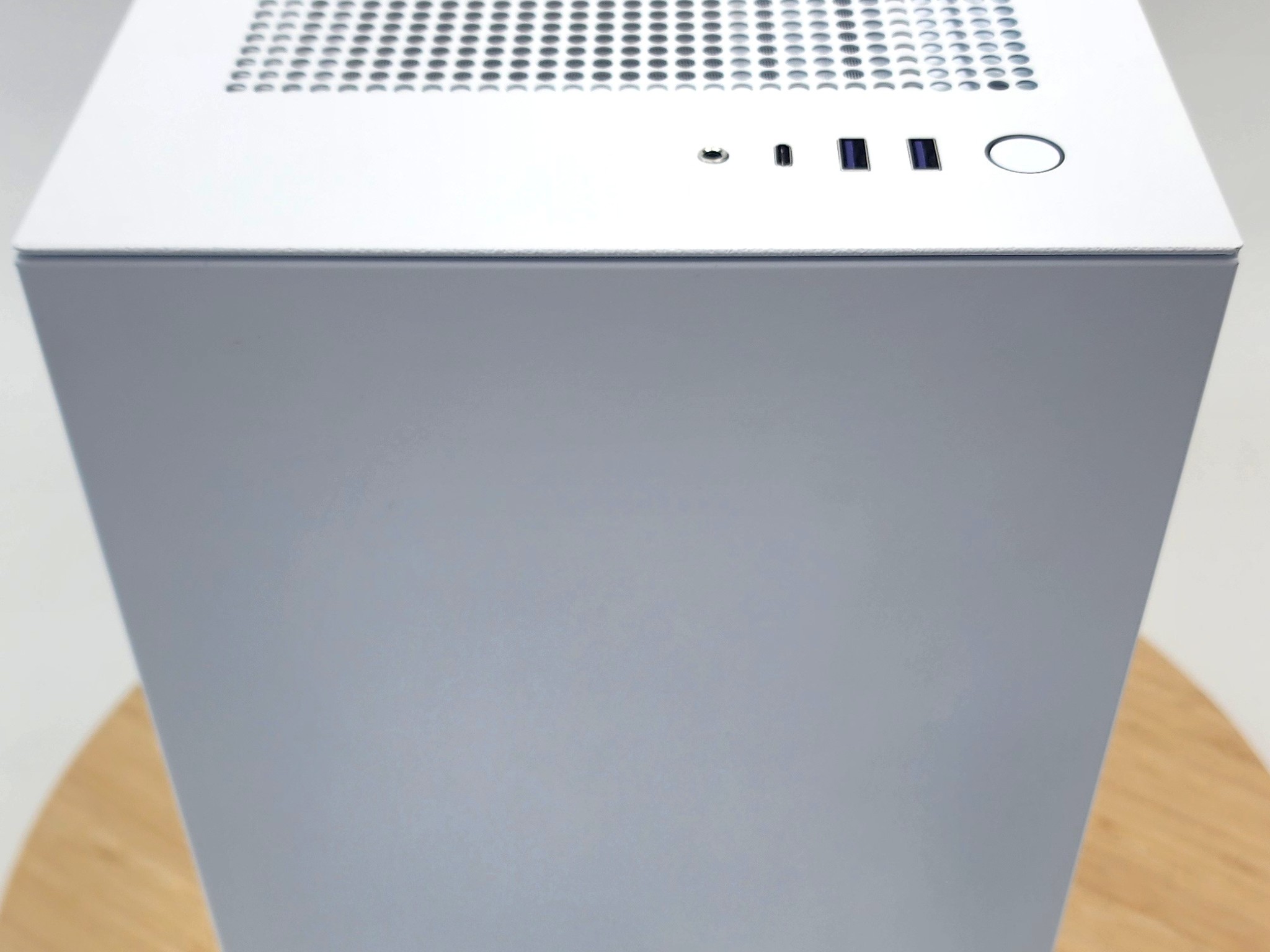 Gaming PC Ryzen 7 9700X 32GB RAM 1TB SSD RX 7800 XT 16GB Windows 11 Computer