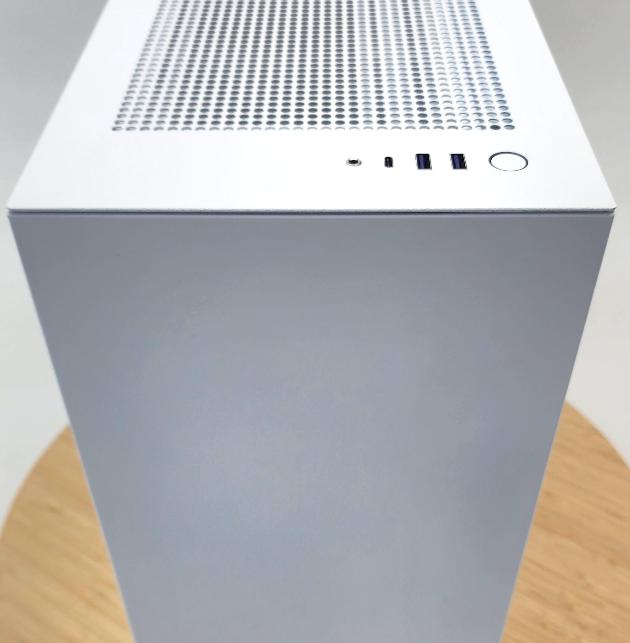 Gaming PC Ryzen 7 9700X 32GB RAM 1TB SSD RX 7800 XT 16GB Windows 11 Computer